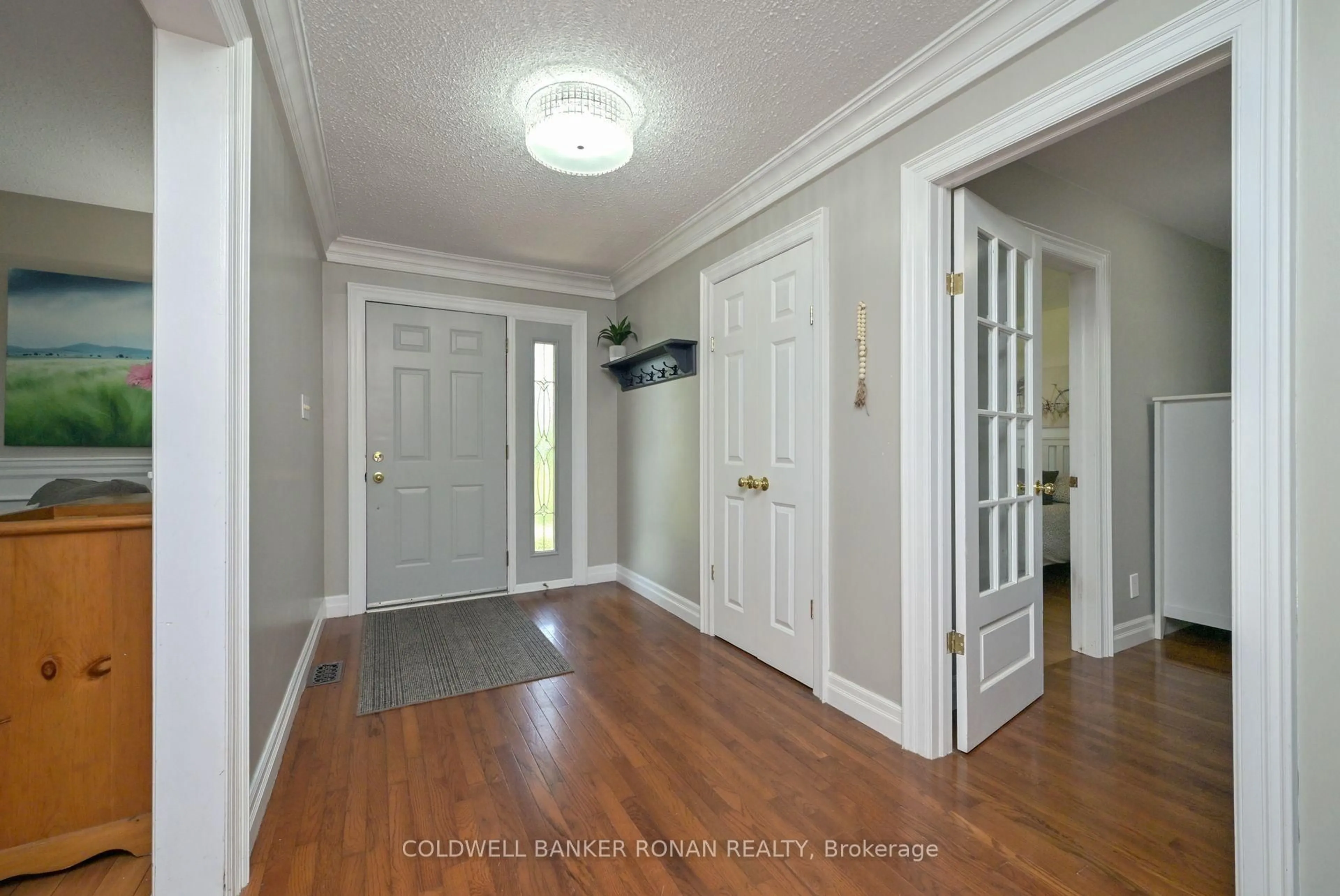 Indoor entryway for 7157 5th Line, New Tecumseth Ontario L0G 1W0