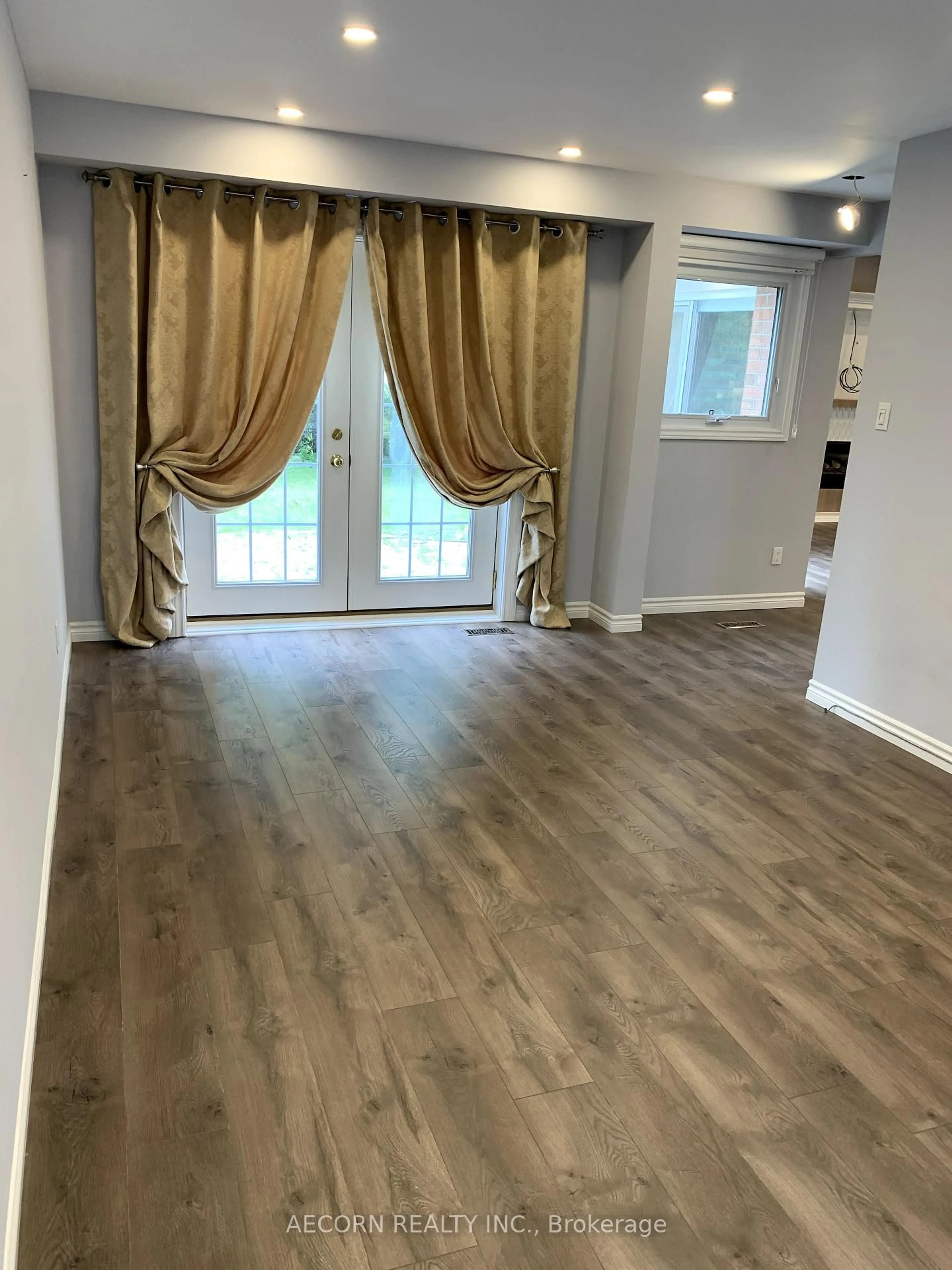 Unknown for 203 John Bowser Cres, Newmarket Ontario L3Y 7N6