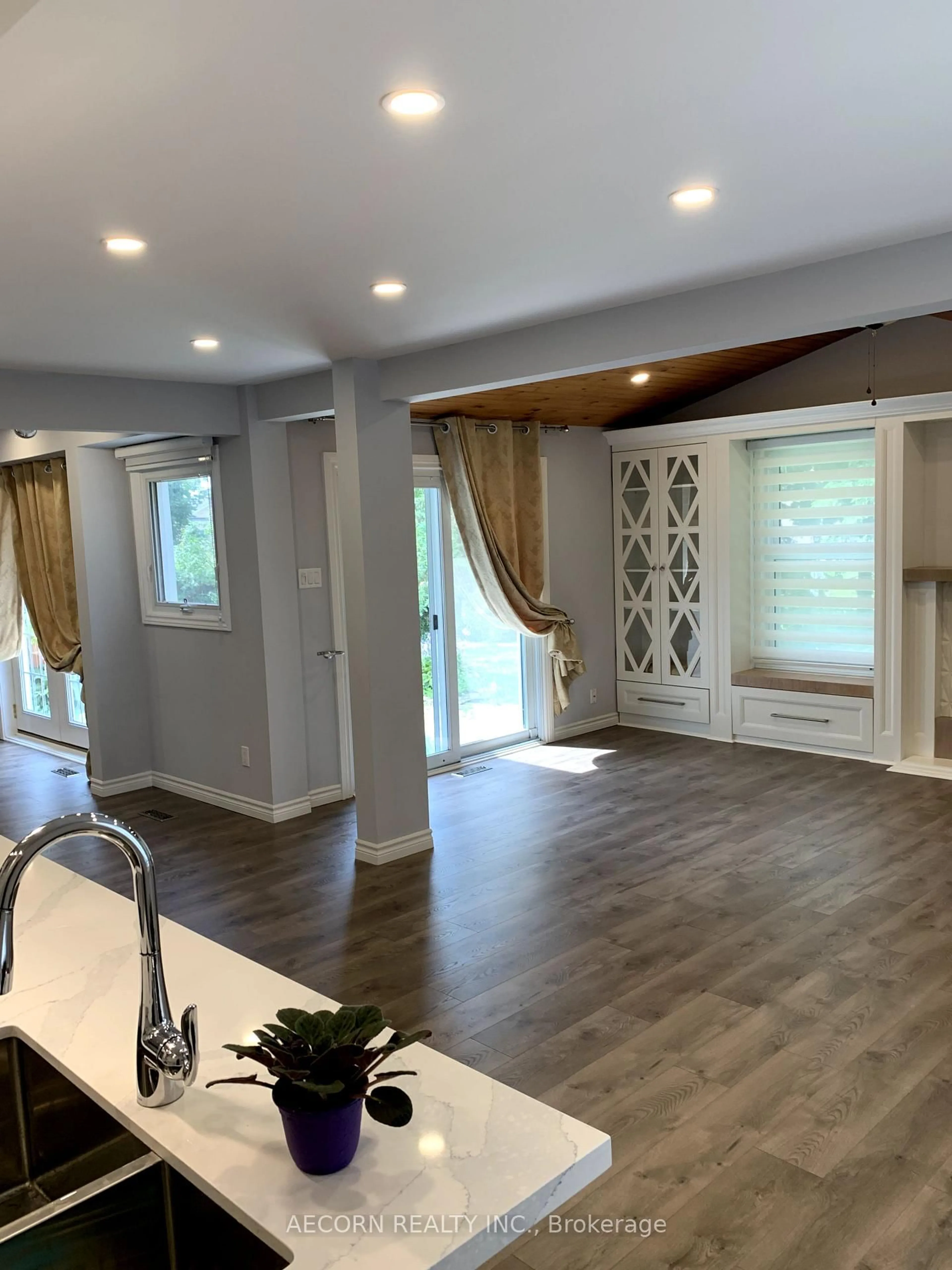 Indoor entryway for 203 John Bowser Cres, Newmarket Ontario L3Y 7N6