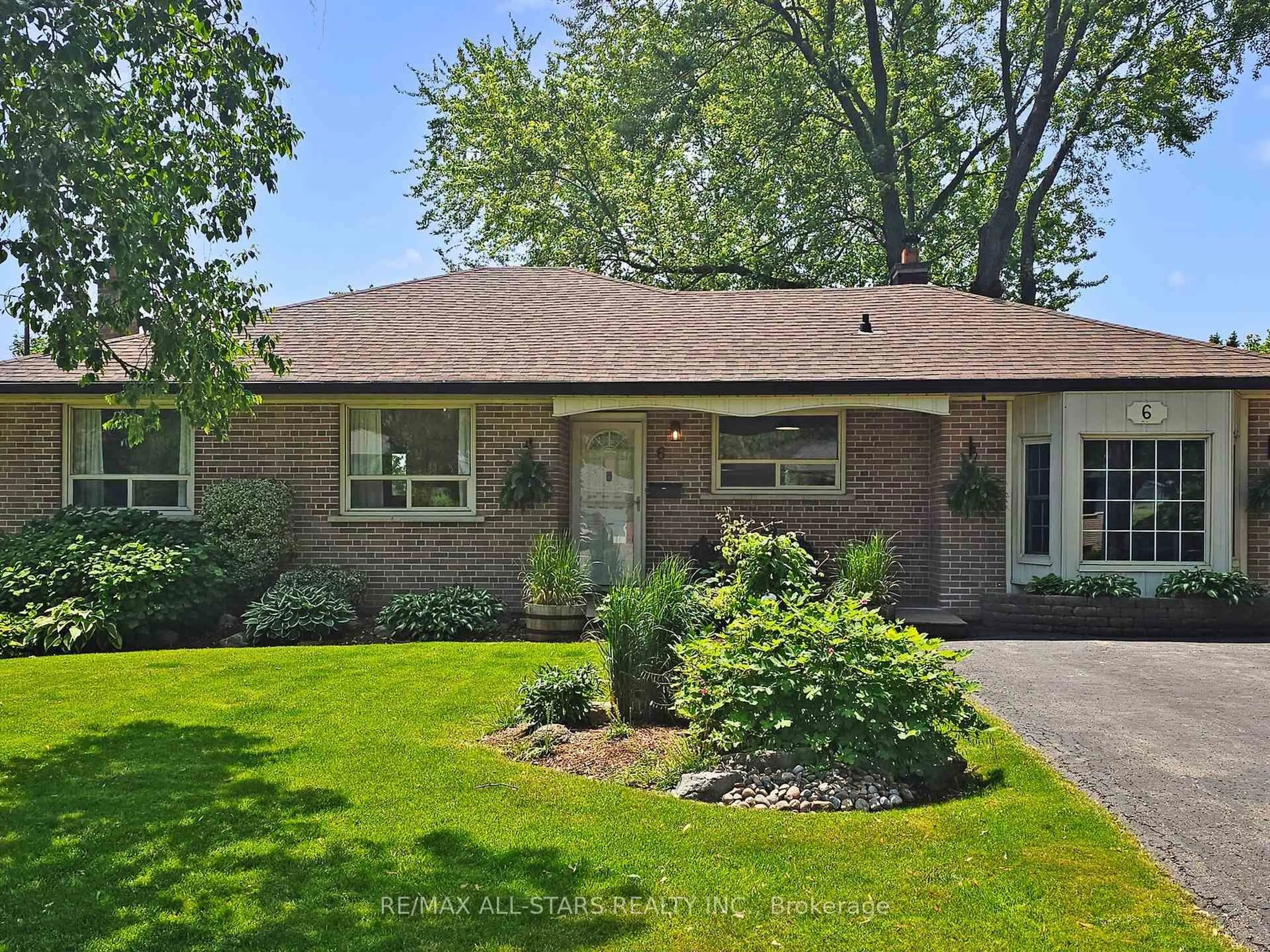 Home with brick exterior material, street for 6 Lincoln Green Dr, Markham Ontario L3P 1R5