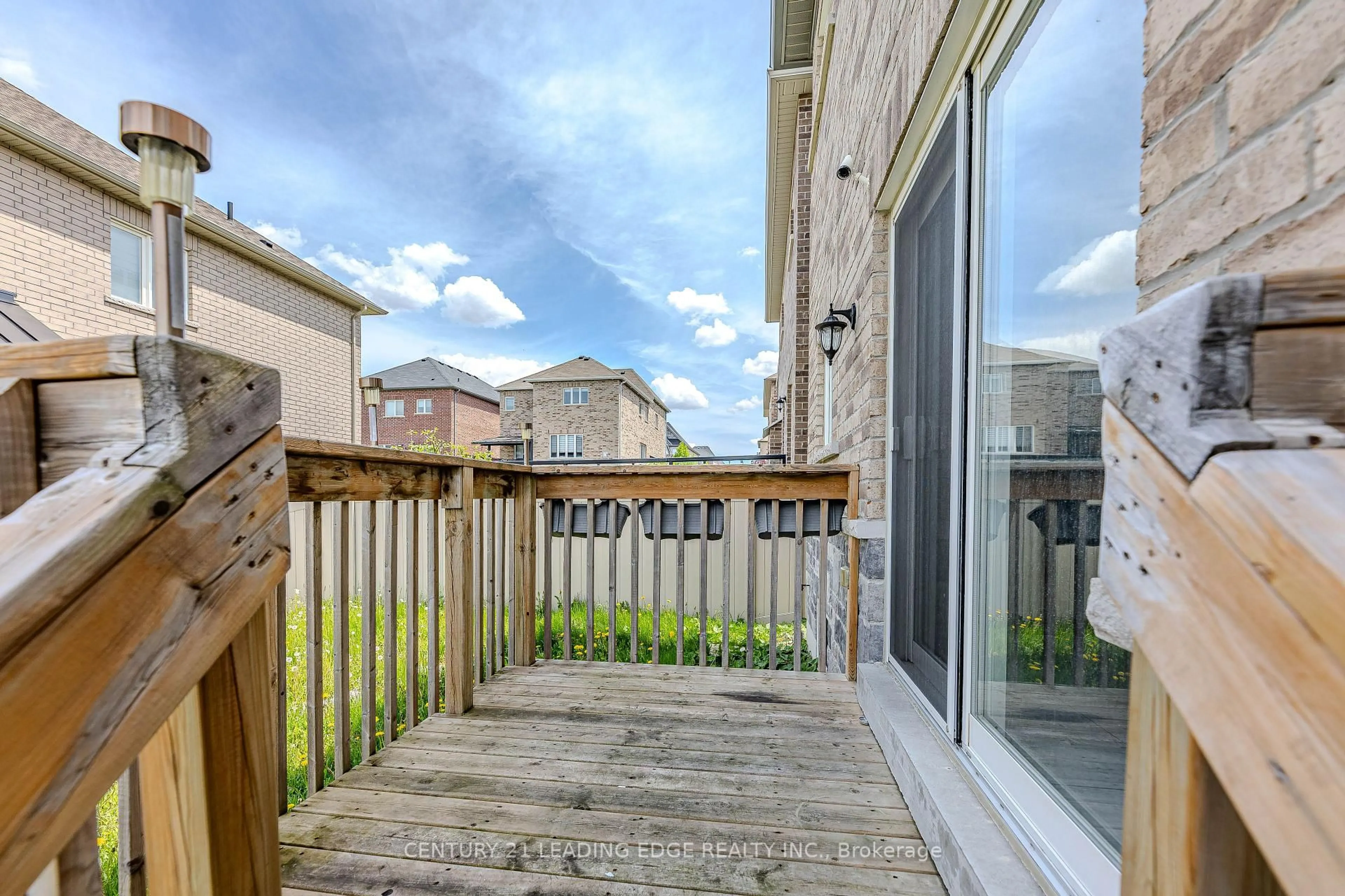 Patio, unknown for 122 Mckenzie Way, Bradford West Gwillimbury Ontario L3Z 4J4