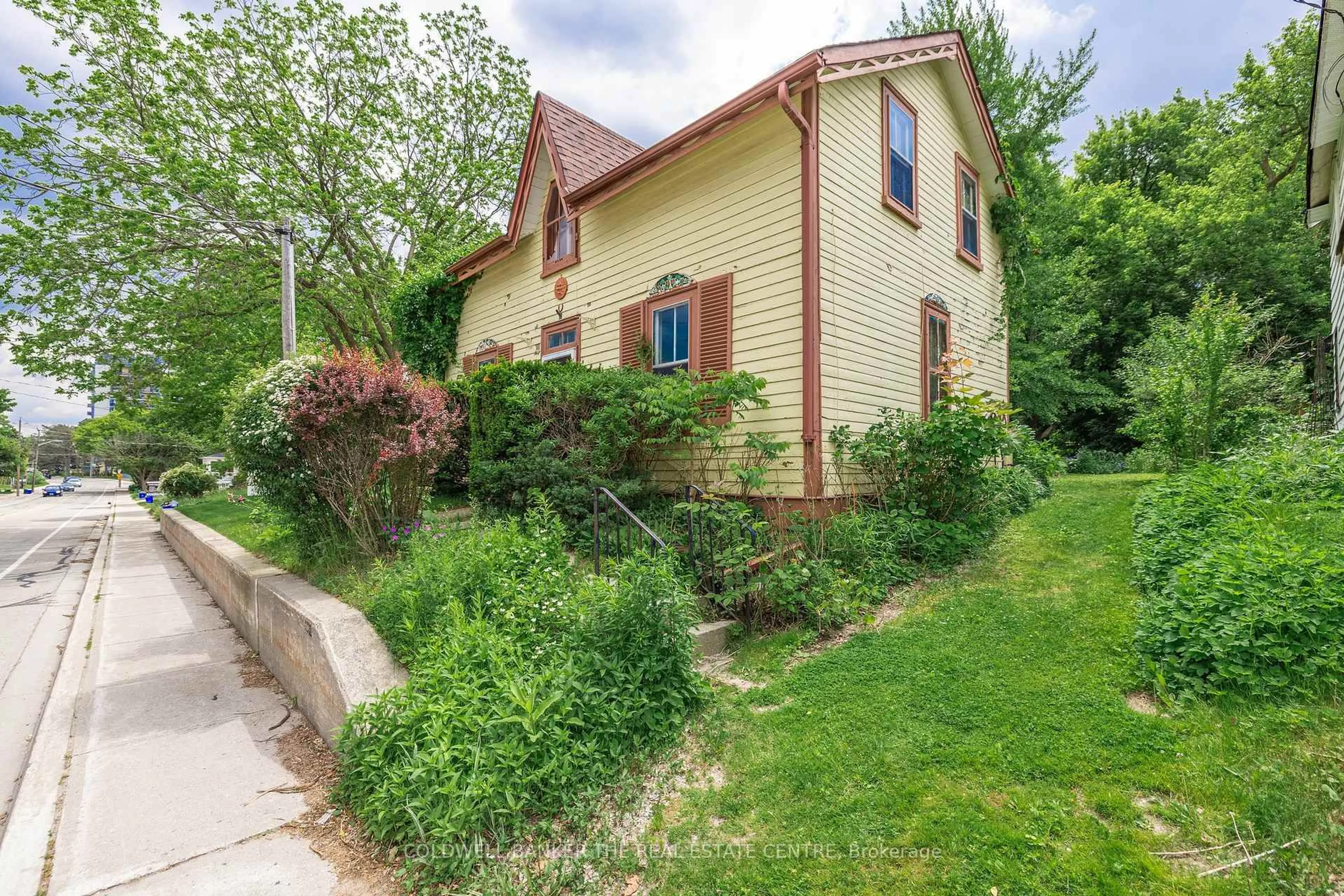 Unknown for 410 Eagle St, Newmarket Ontario L3Y 1K6