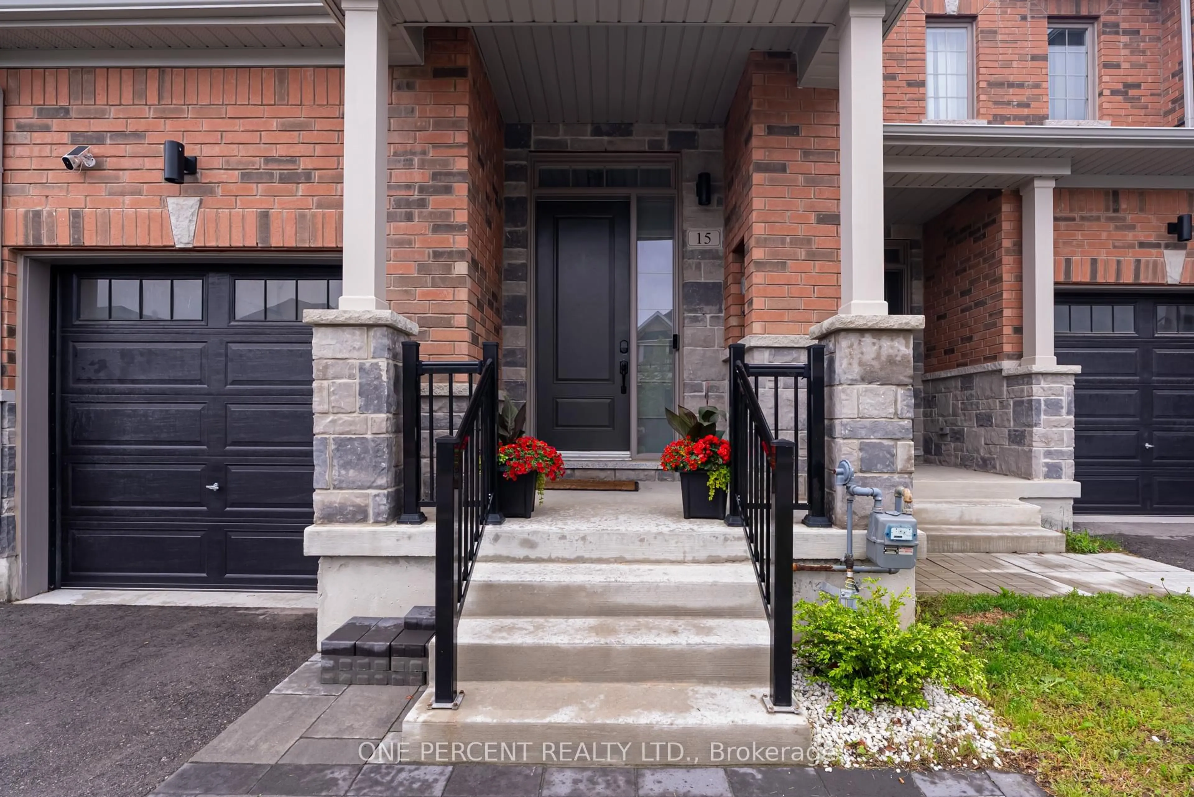 Indoor entryway for 15 Richard Boyd Dr, East Gwillimbury Ontario L9N 0S6