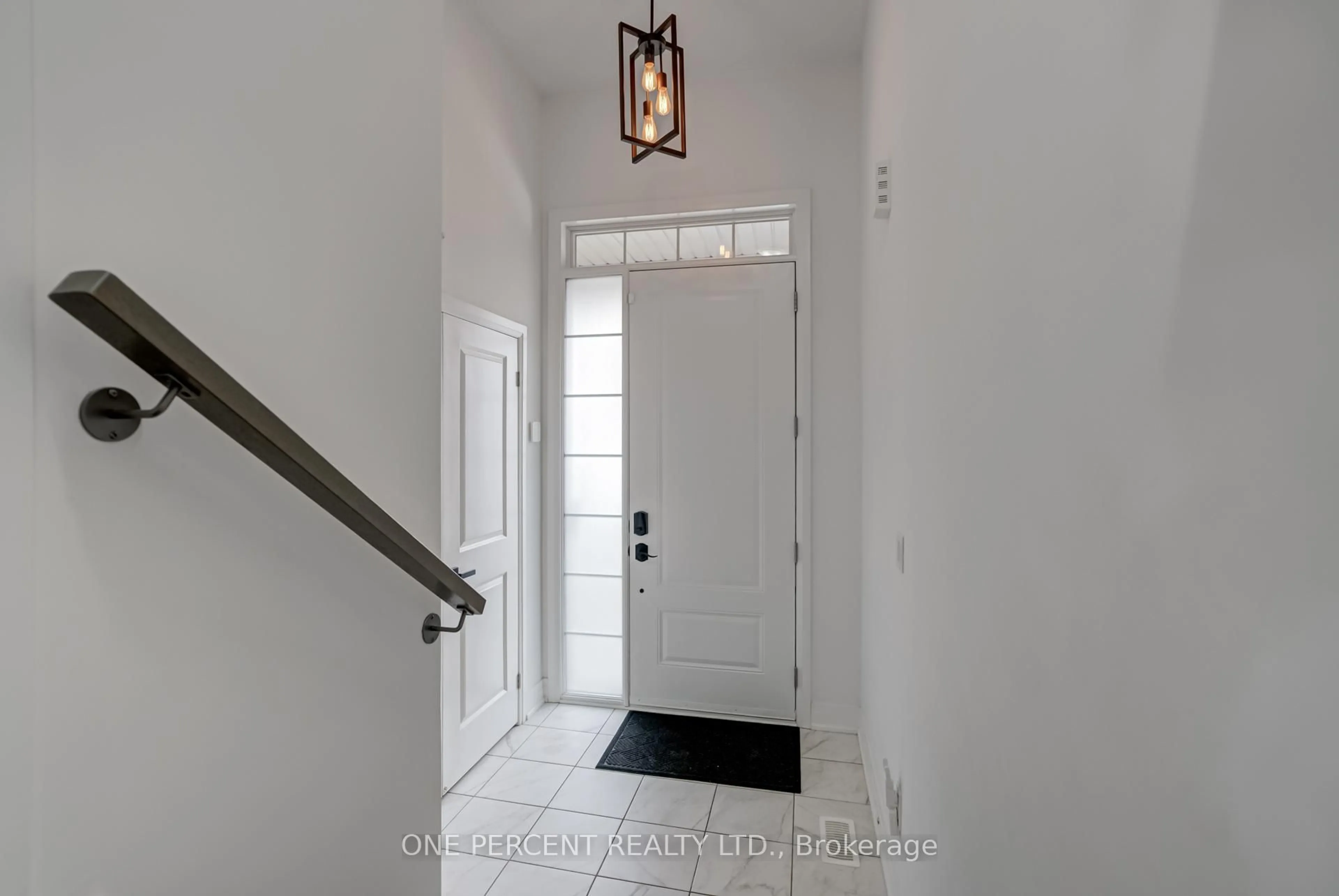 Indoor entryway for 15 Richard Boyd Dr, East Gwillimbury Ontario L9N 0S6