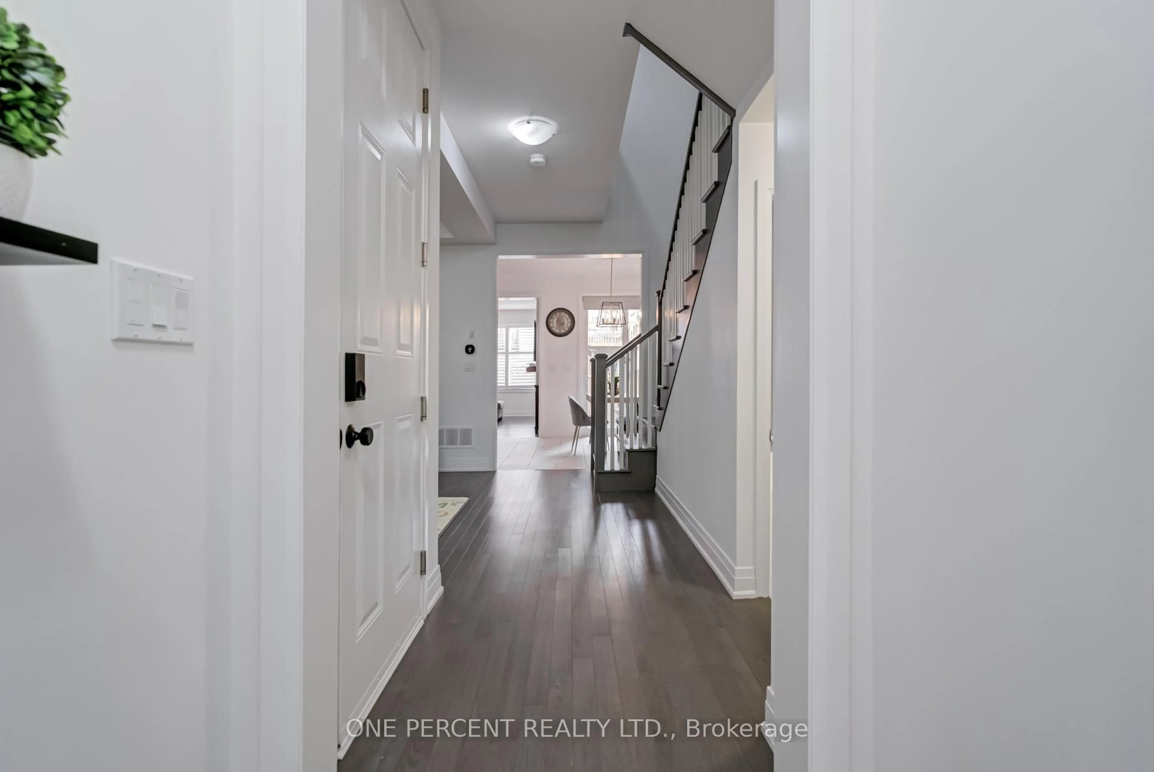 Indoor entryway for 15 Richard Boyd Dr, East Gwillimbury Ontario L9N 0S6