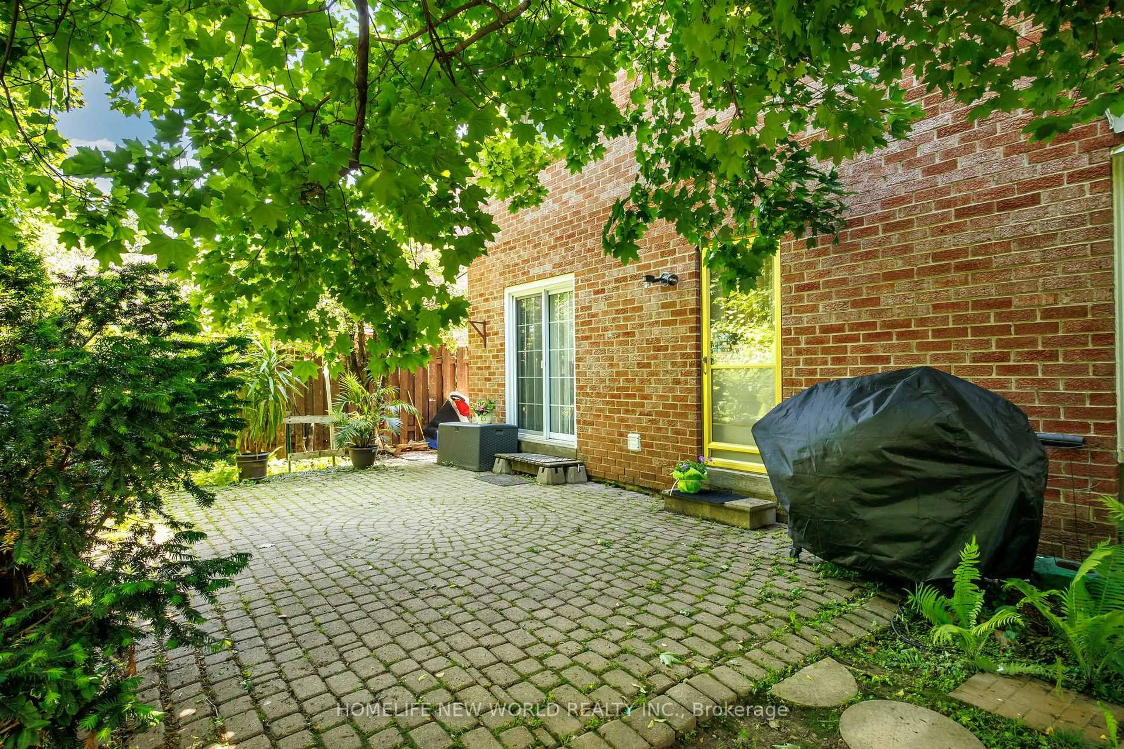 Patio, street for 158 Murray Dr, Aurora Ontario L4G 2C5