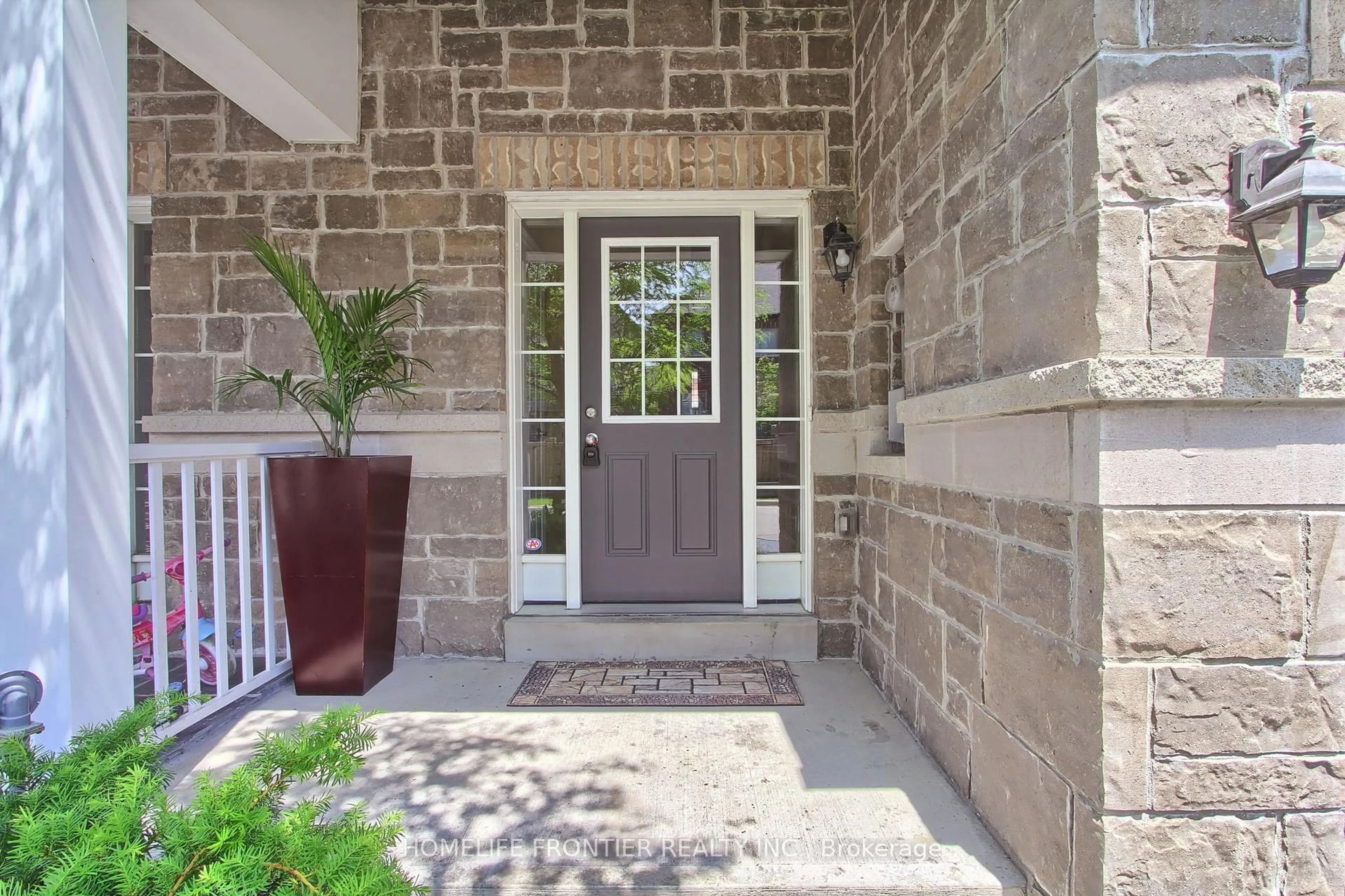 Indoor entryway for 162 Verdi Rd, Richmond Hill Ontario L4E 0Z6