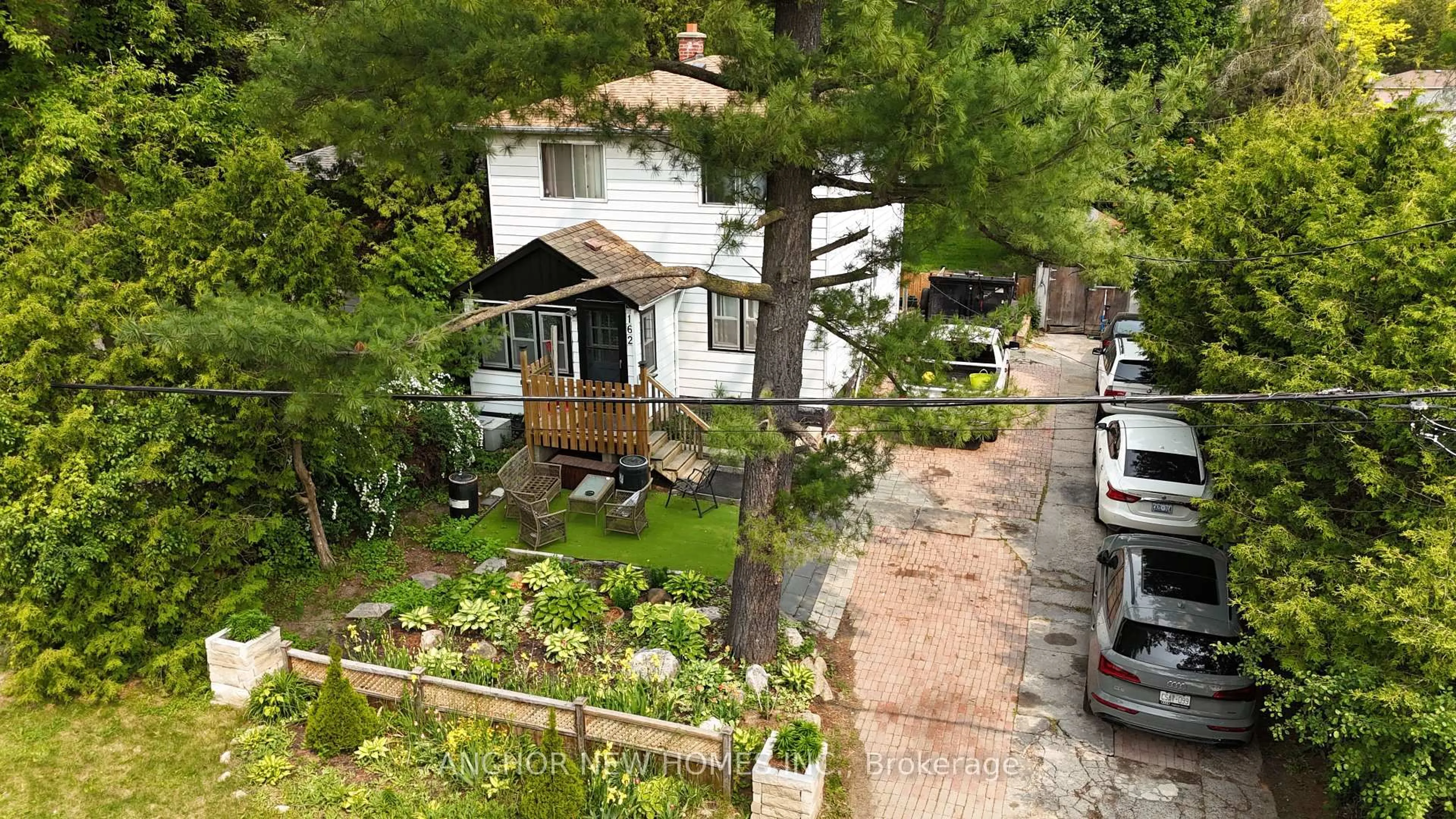 A pic from outside/outdoor area/front of a property/back of a property/a pic from drone, street for 162 Clark Ave, Markham Ontario L3T 1T4