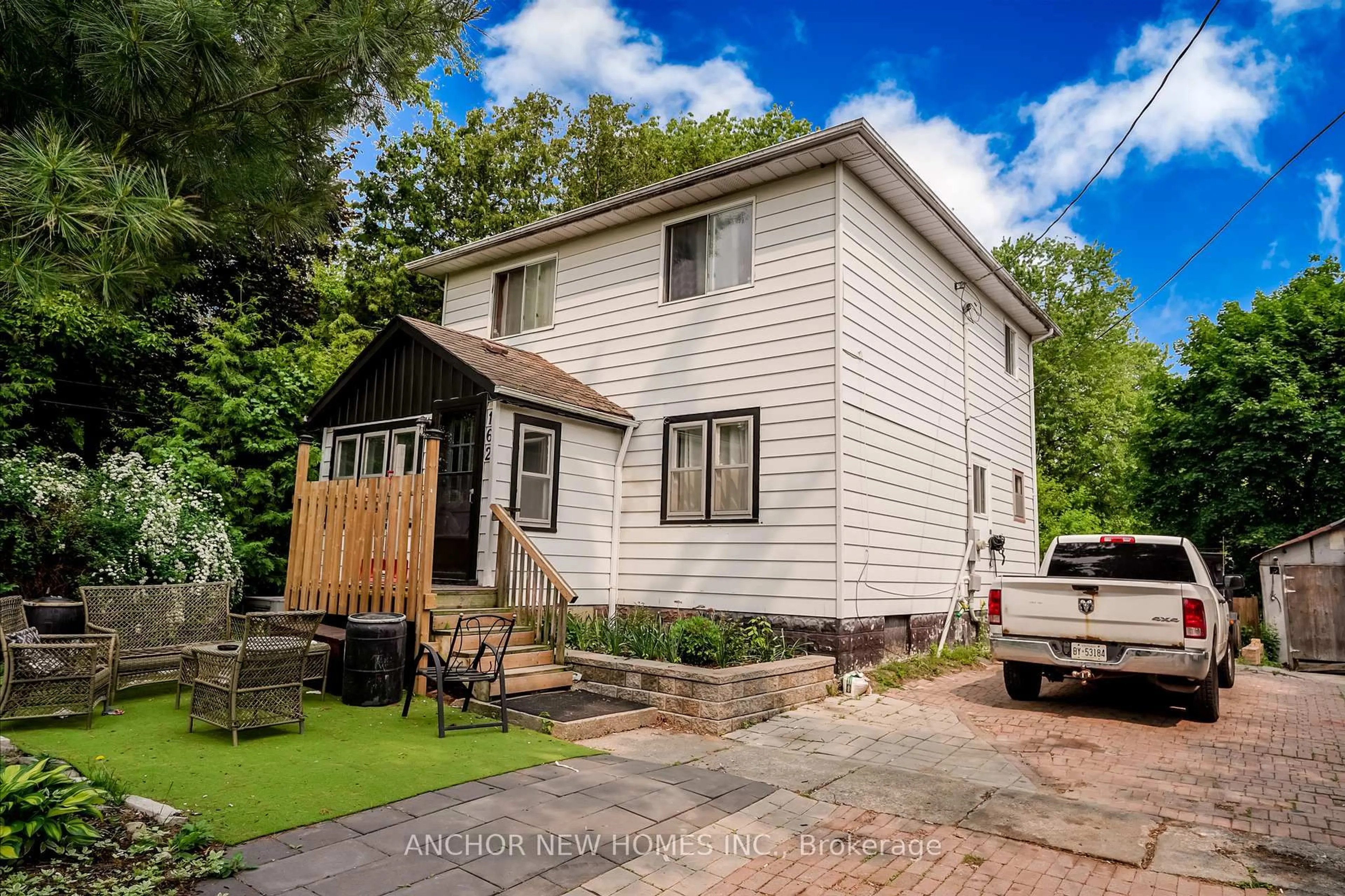 Home with vinyl exterior material, street for 162 Clark Ave, Markham Ontario L3T 1T4