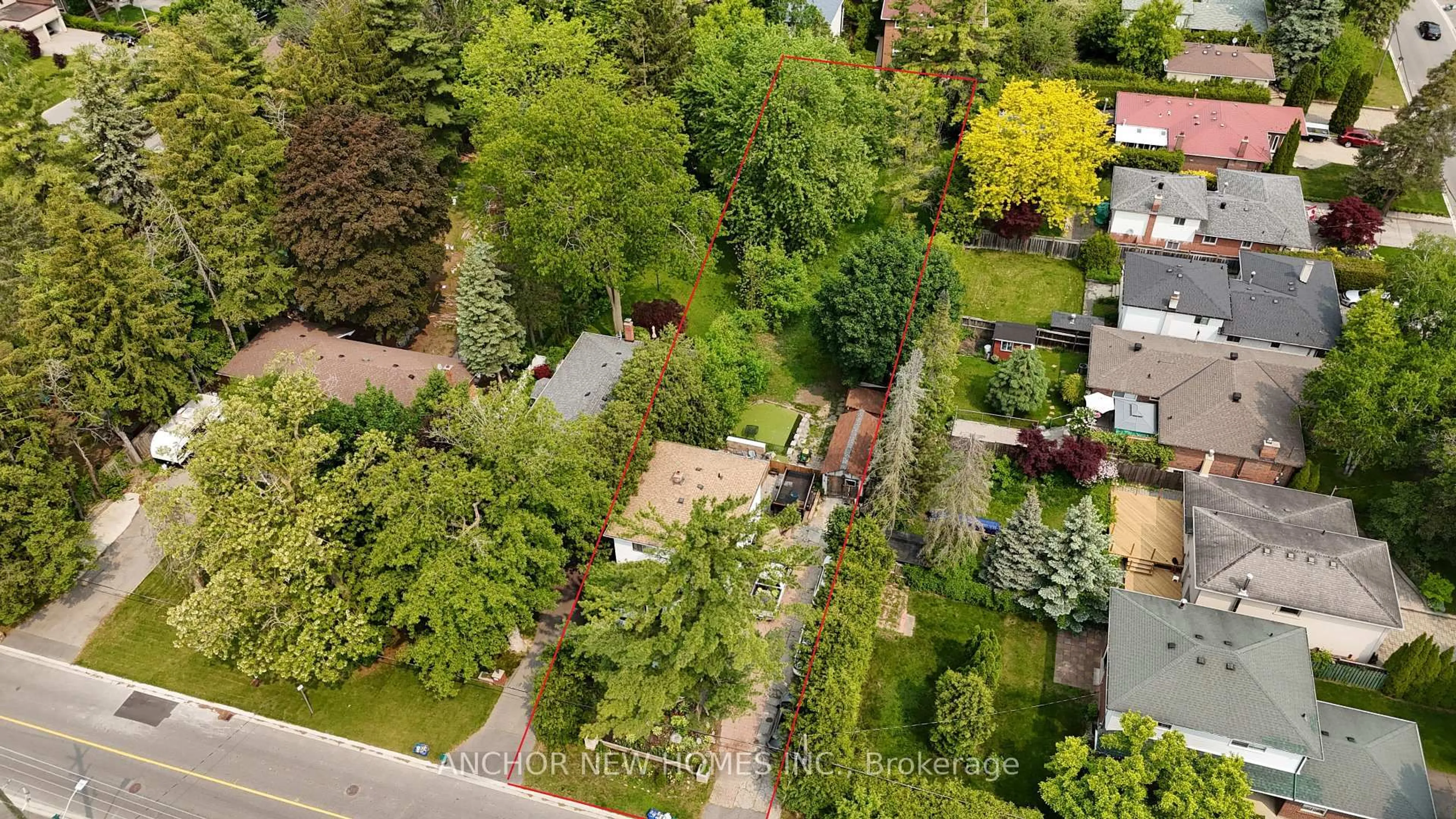 A pic from outside/outdoor area/front of a property/back of a property/a pic from drone, unknown for 162 Clark Ave, Markham Ontario L3T 1T4