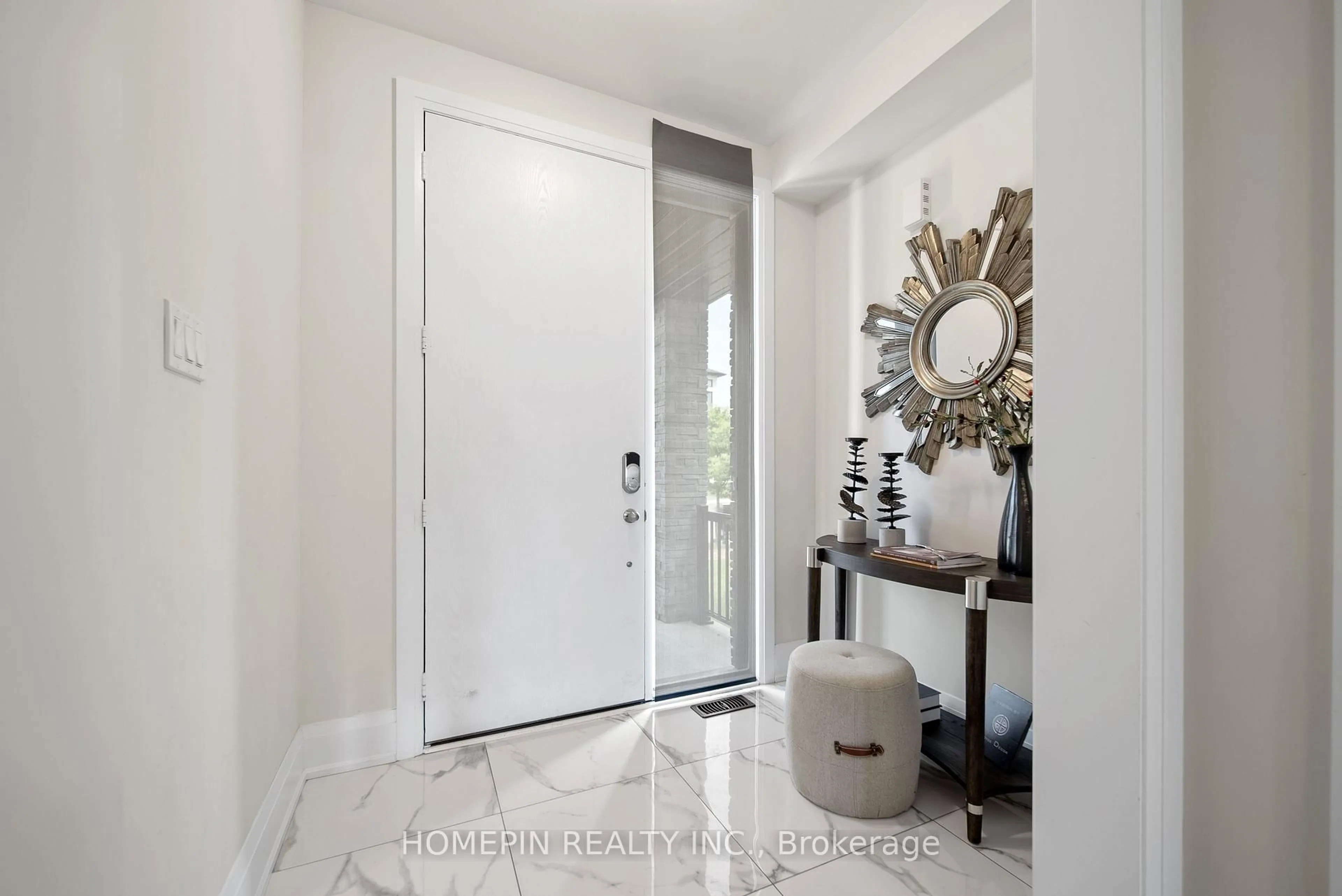 Indoor entryway for 10 Starkweather St, Aurora Ontario L4G 0Z3