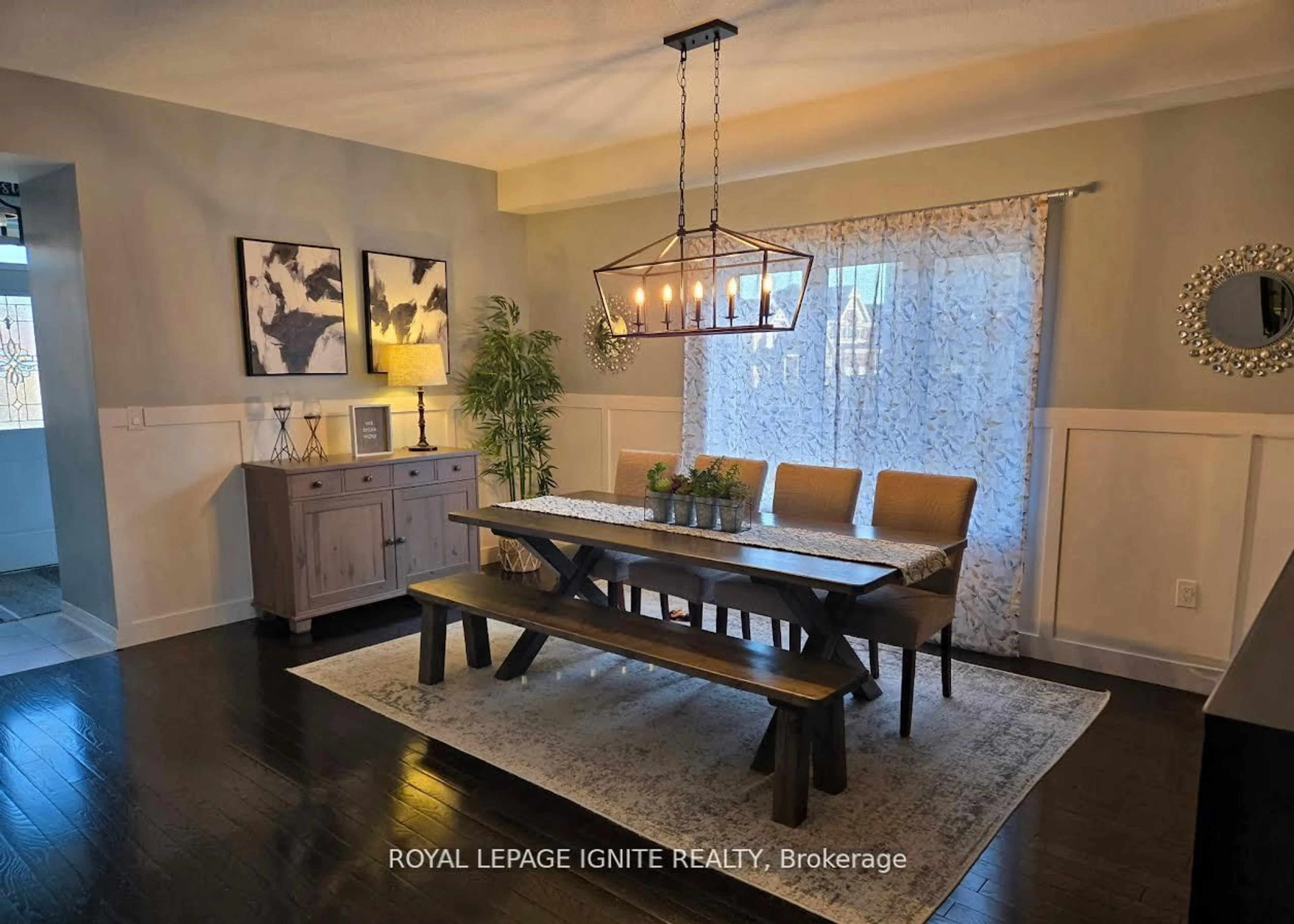 Dining room, wood/laminate floor for 170 Gold Park Gate, Essa Ontario L3W 0B4
