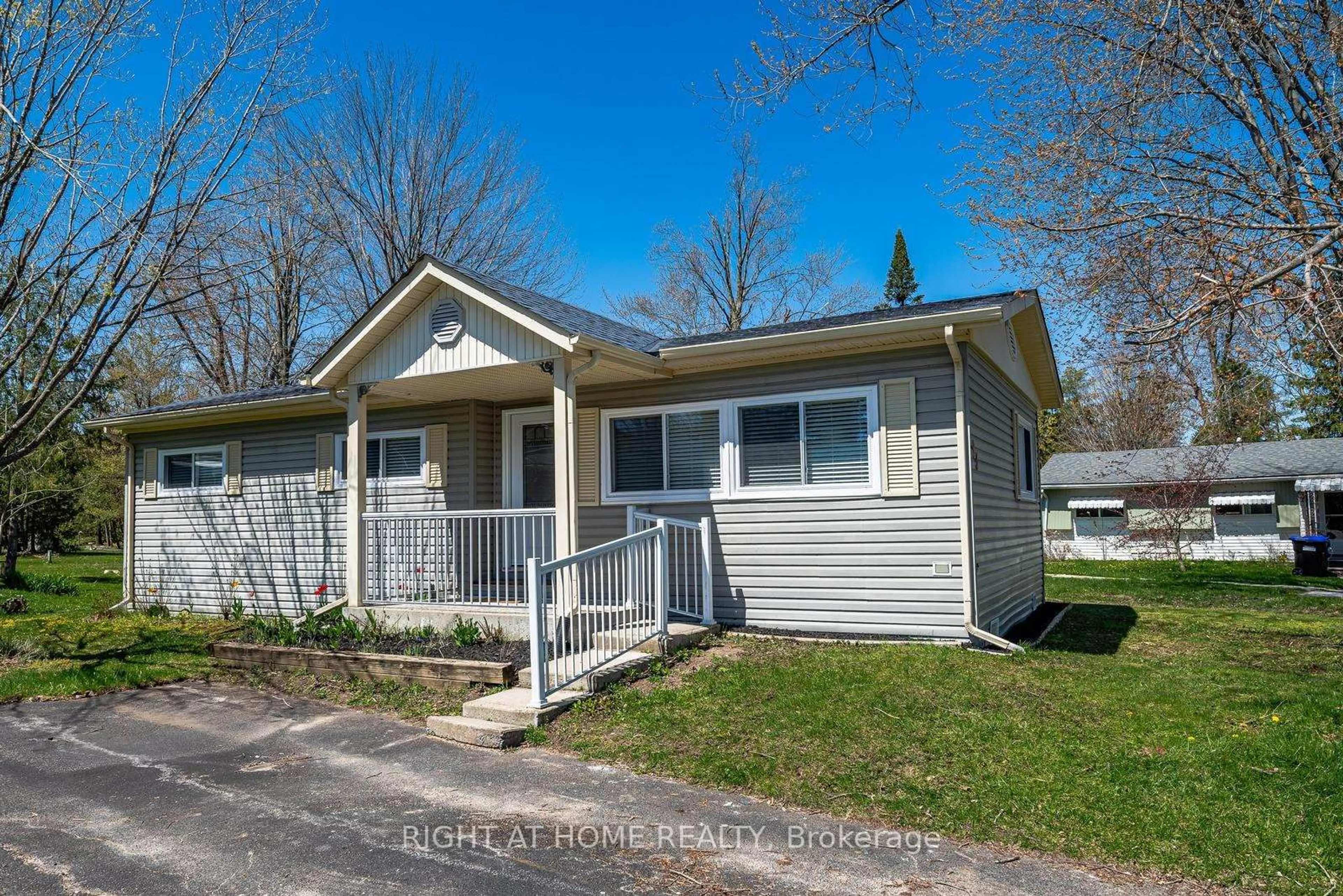 Home with vinyl exterior material, street for 83 Hawthorne Dr, Innisfil Ontario L9S 1N9