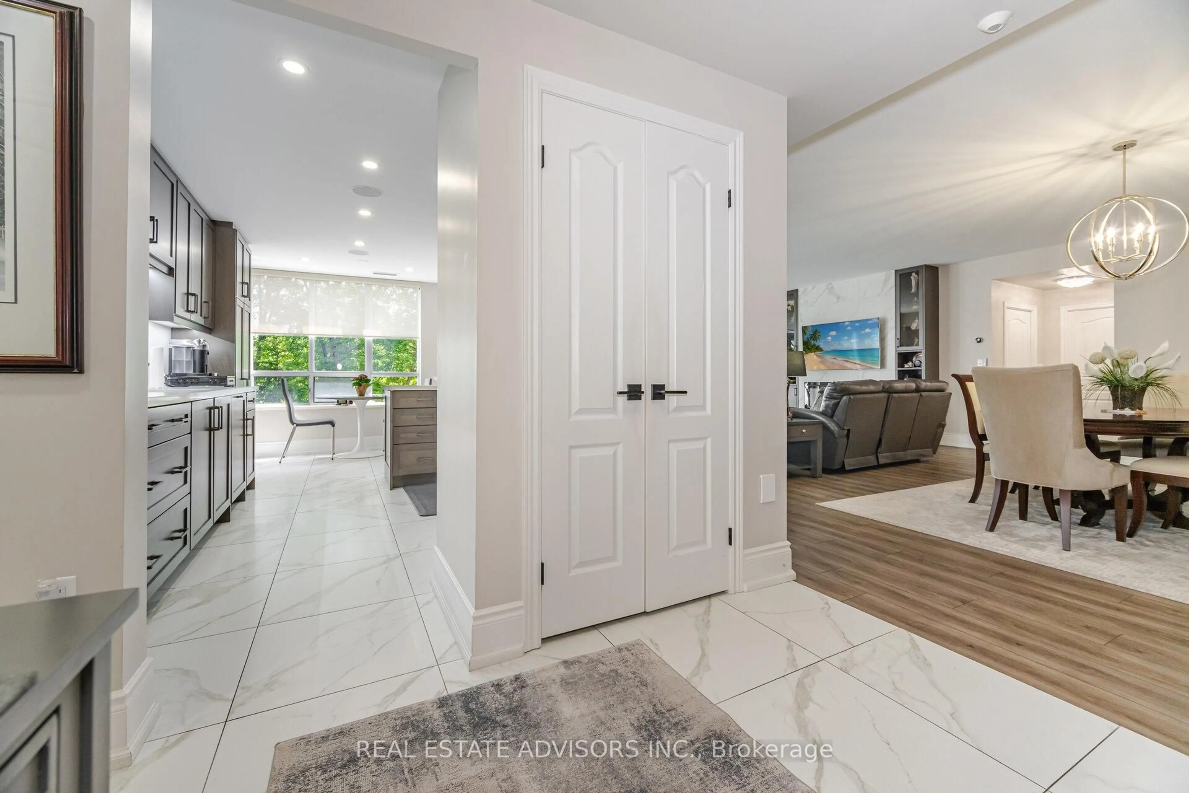 Indoor entryway for 53 Woodbridge Ave #313, Vaughan Ontario L4L 9K9