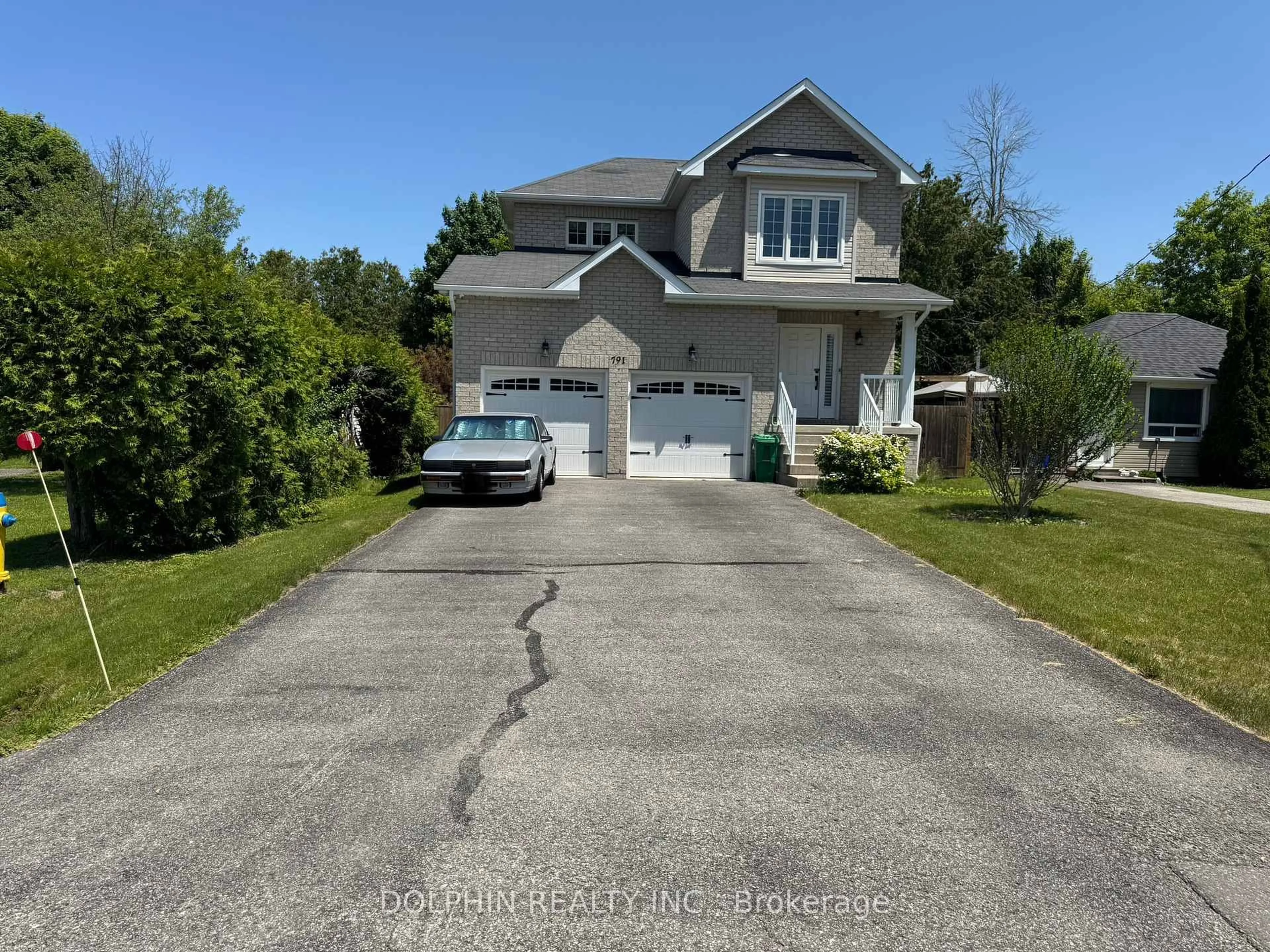 A pic from outside/outdoor area/front of a property/back of a property/a pic from drone, street for 791 Rockaway Rd, Georgina Ontario L0E 1S0