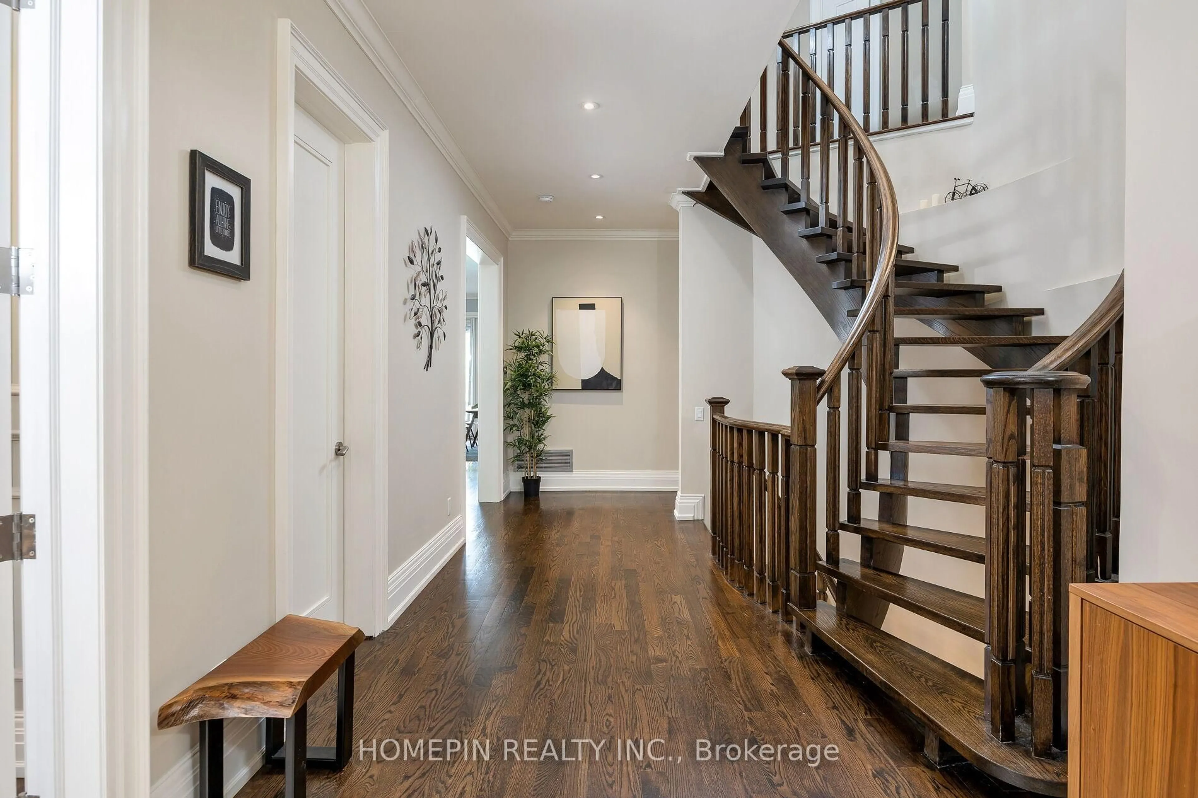 Indoor entryway for 5 Callahan Rd, Markham Ontario L3R 2K2