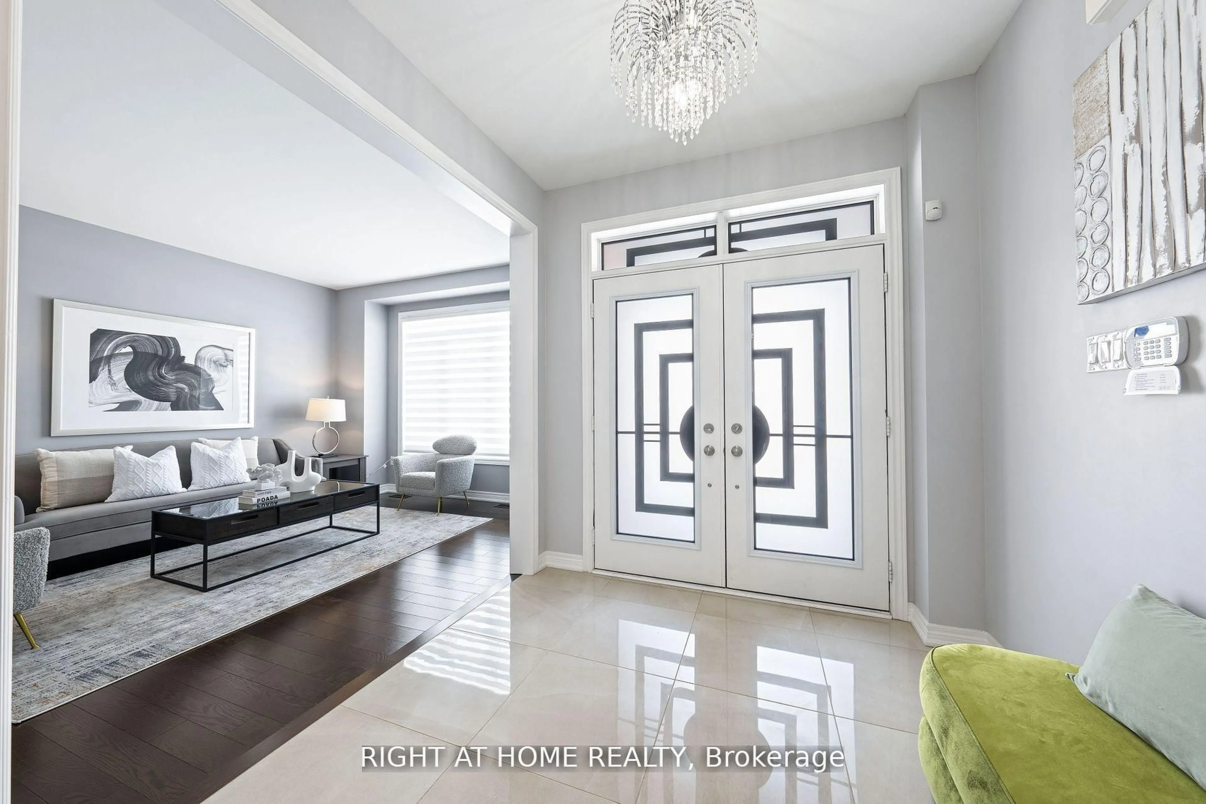 Indoor entryway for 1655 Emberton Way, Innisfil Ontario L9S 0N4