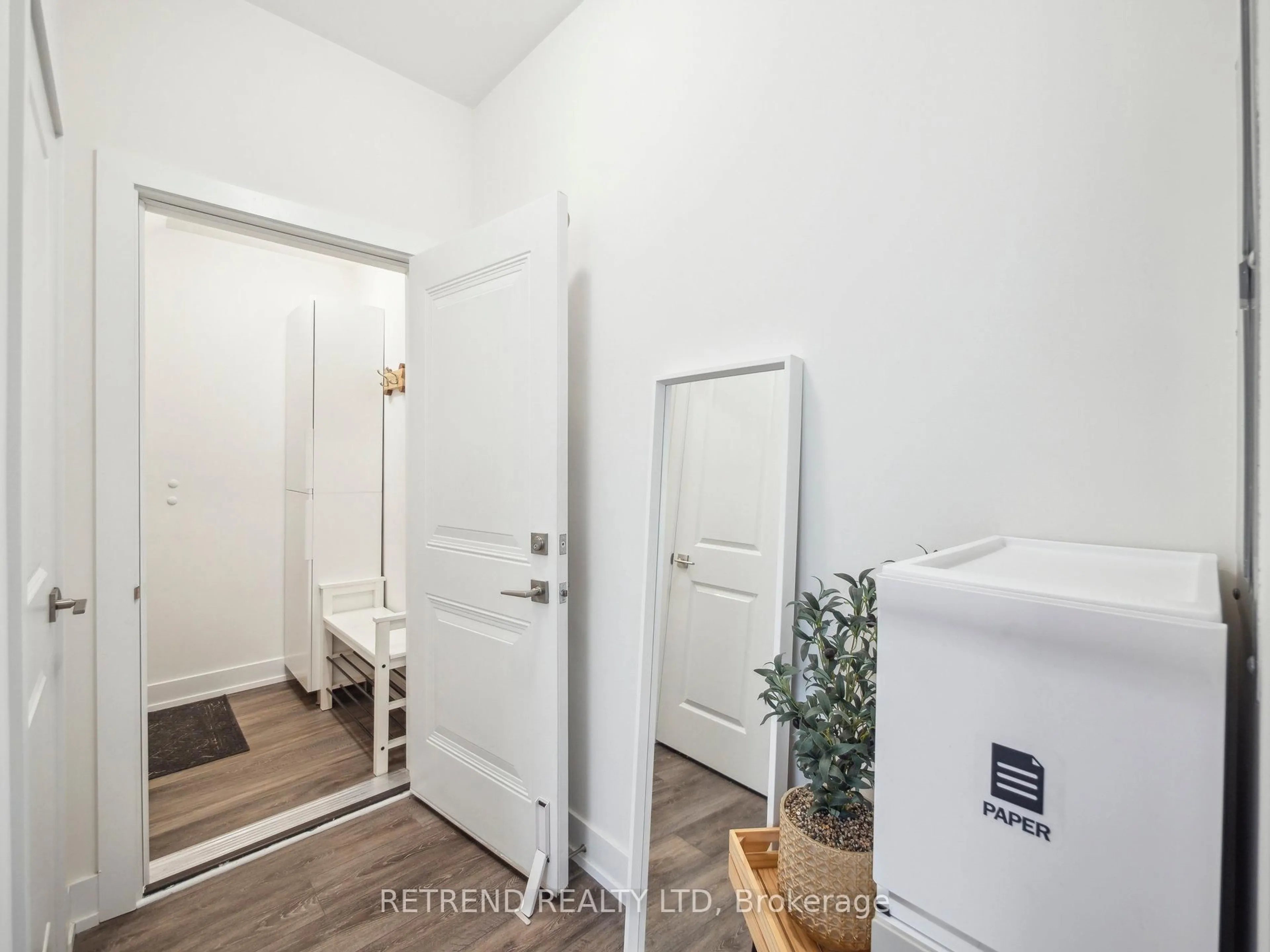 Indoor entryway for 1 Bond Cres #9, Richmond Hill Ontario L4E 1J4