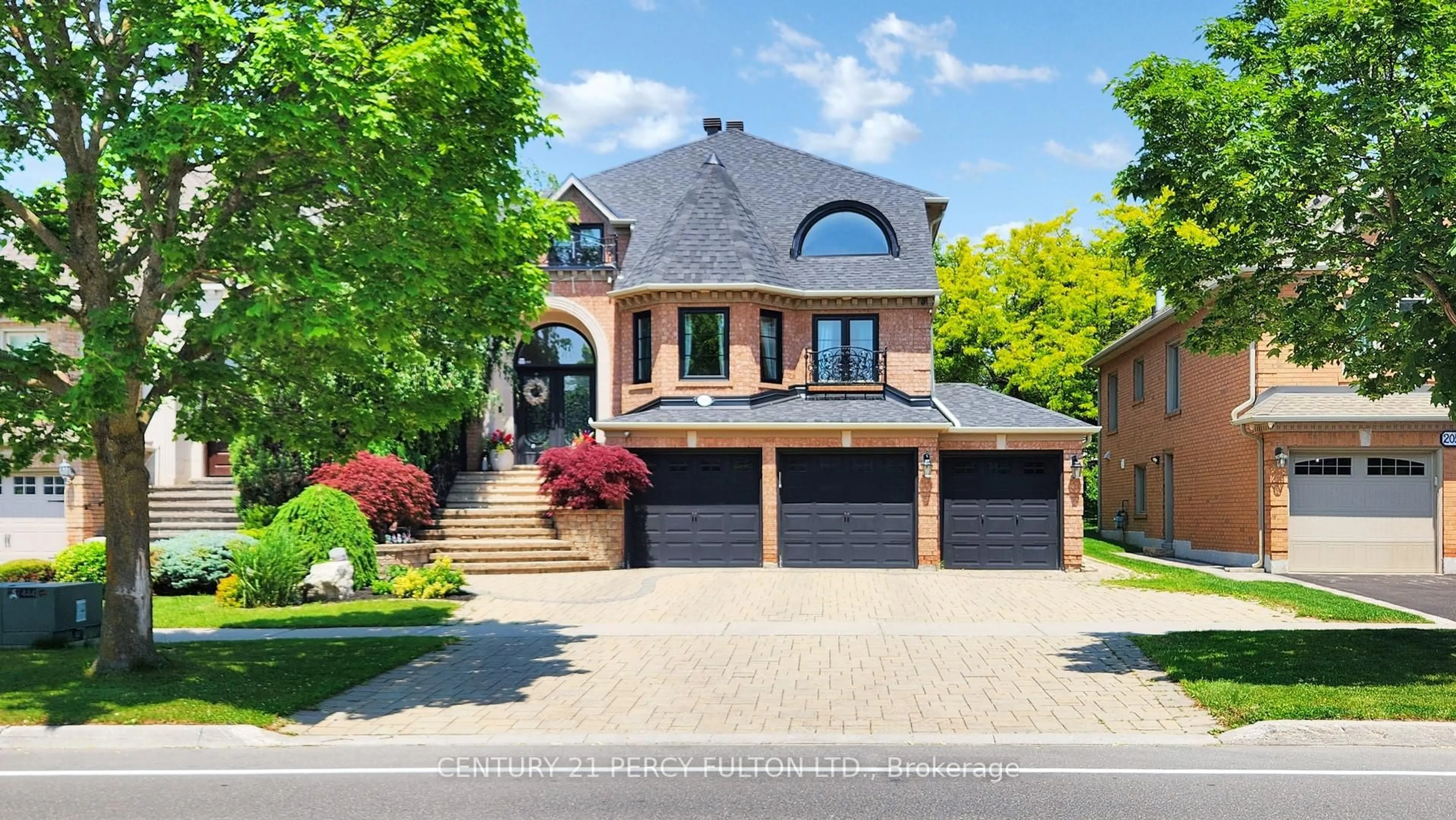 Home with brick exterior material, street for 207 Shaftsbury Ave, Richmond Hill Ontario L4C 0E8