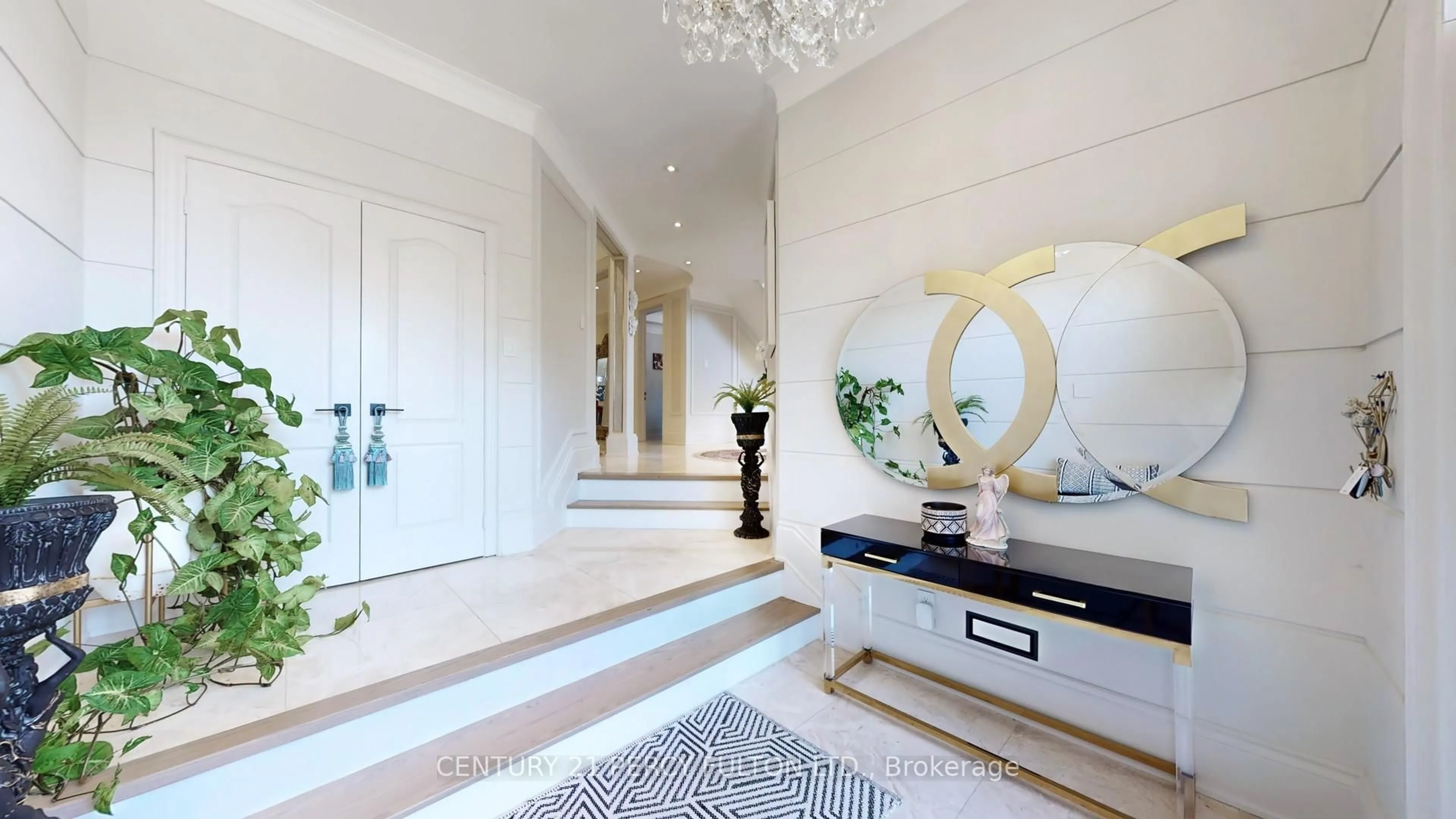 Indoor entryway for 207 Shaftsbury Ave, Richmond Hill Ontario L4C 0E8