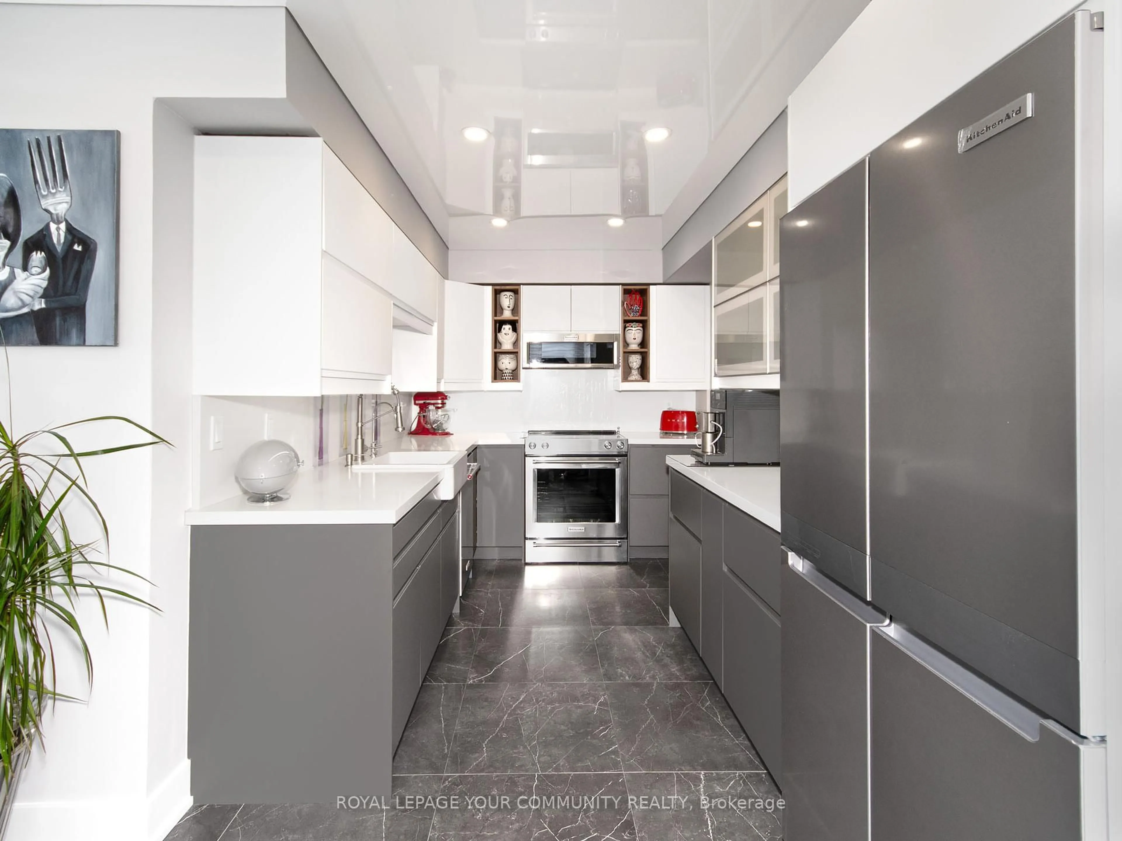 Contemporary kitchen, ceramic/tile floor for 11 Townsgate Dr #614, Vaughan Ontario L4J 8G4