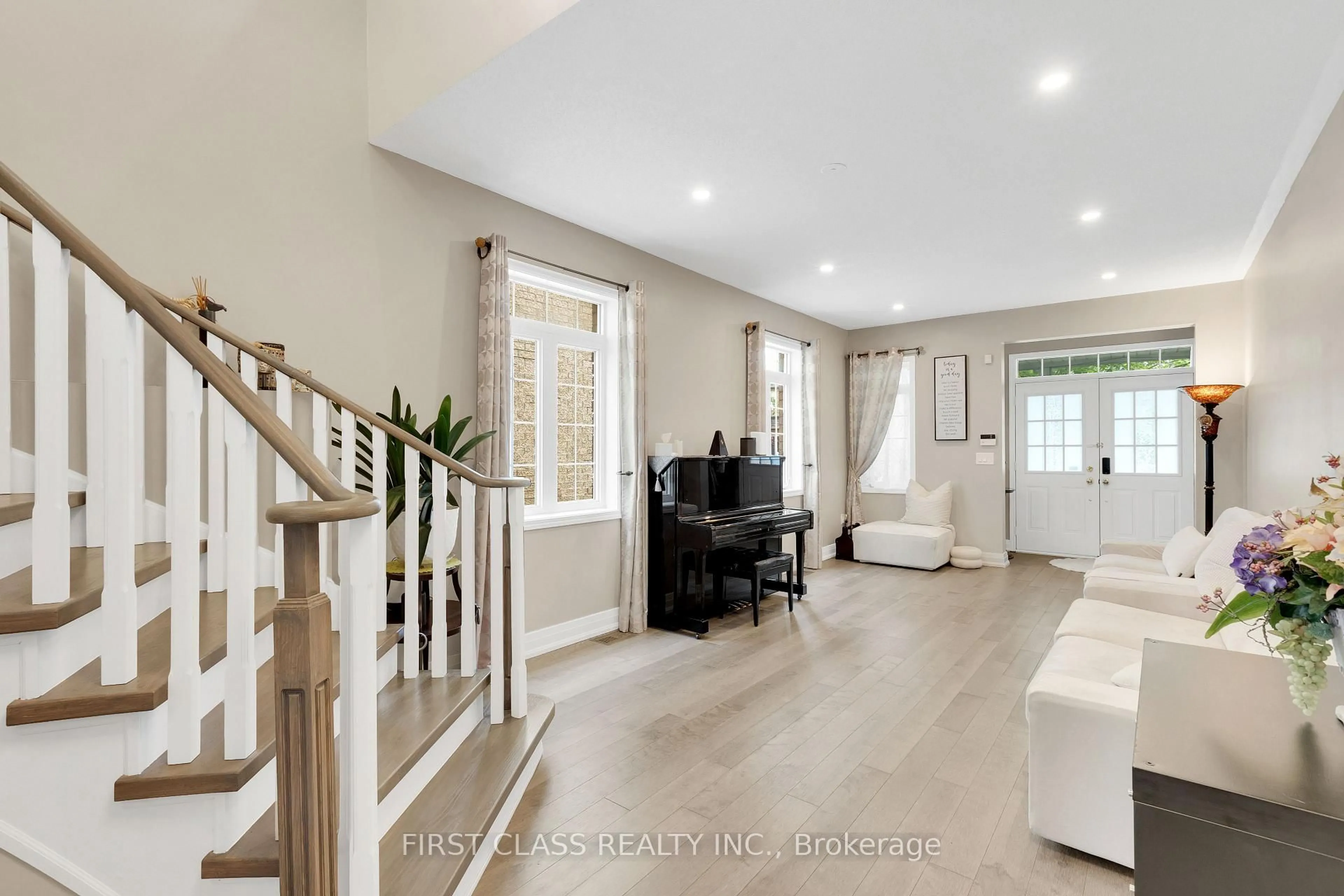 Indoor entryway for 12 Charles Sturdy Rd, Markham Ontario L6C 3A8