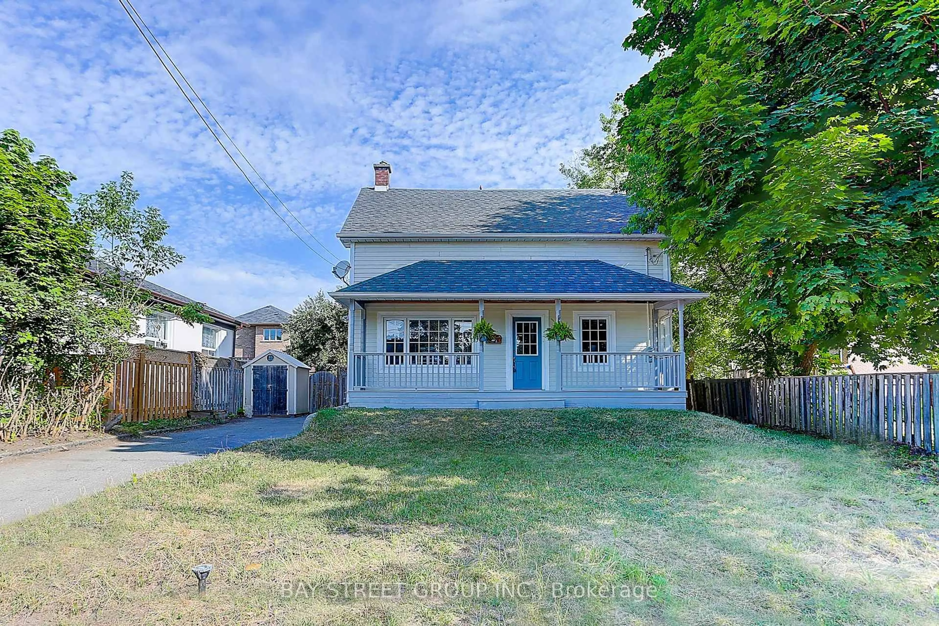 A pic from outside/outdoor area/front of a property/back of a property/a pic from drone, street for 115 Crosby Ave, Richmond Hill Ontario L4C 2R3