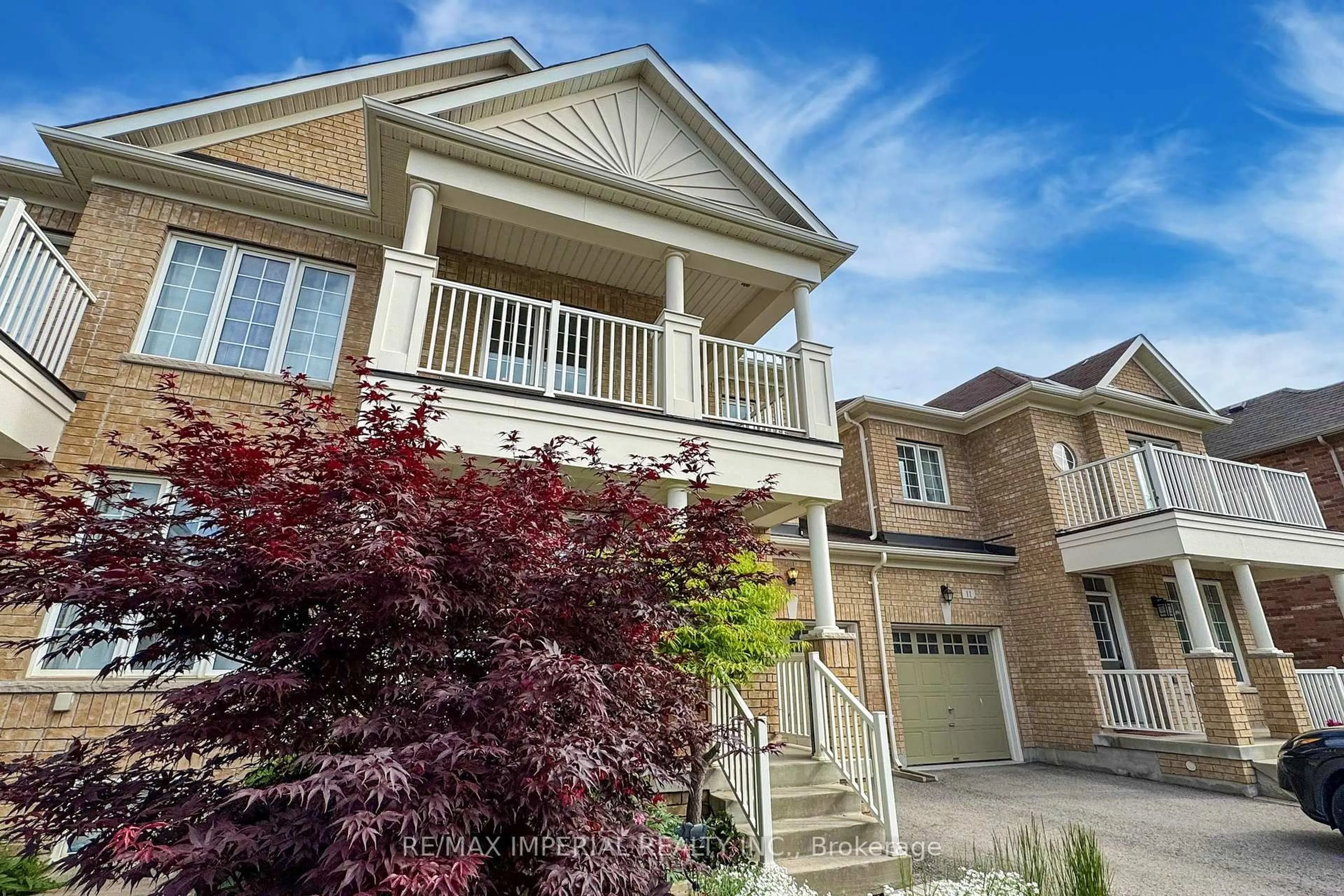 Home with vinyl exterior material, street for 9 Kellington Tr, Whitchurch-Stouffville Ontario L4A 1X5