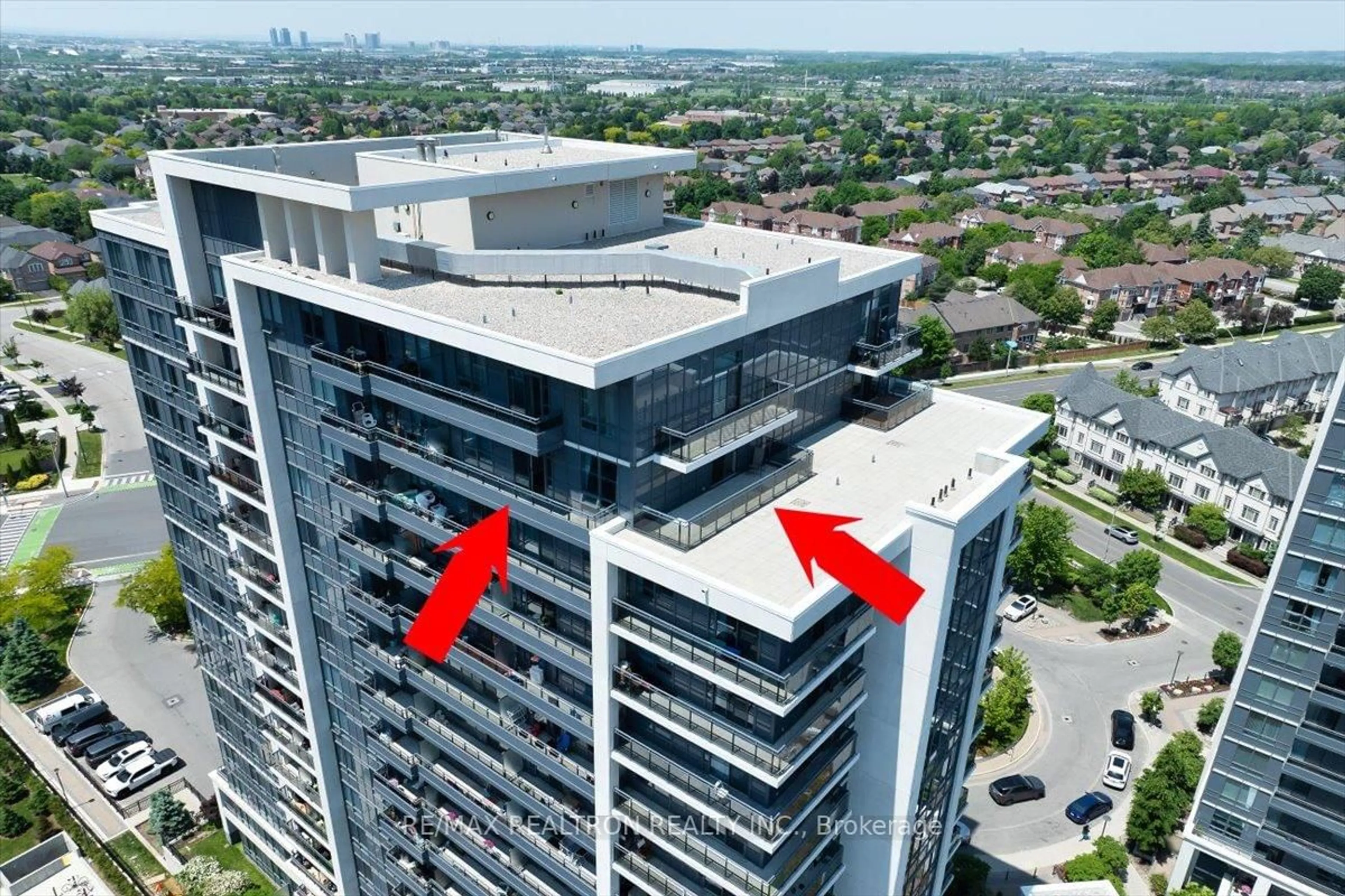 A pic from outside/outdoor area/front of a property/back of a property/a pic from drone, city buildings view from balcony for 85 North Park Rd #LPH03, Vaughan Ontario L4J 0H9