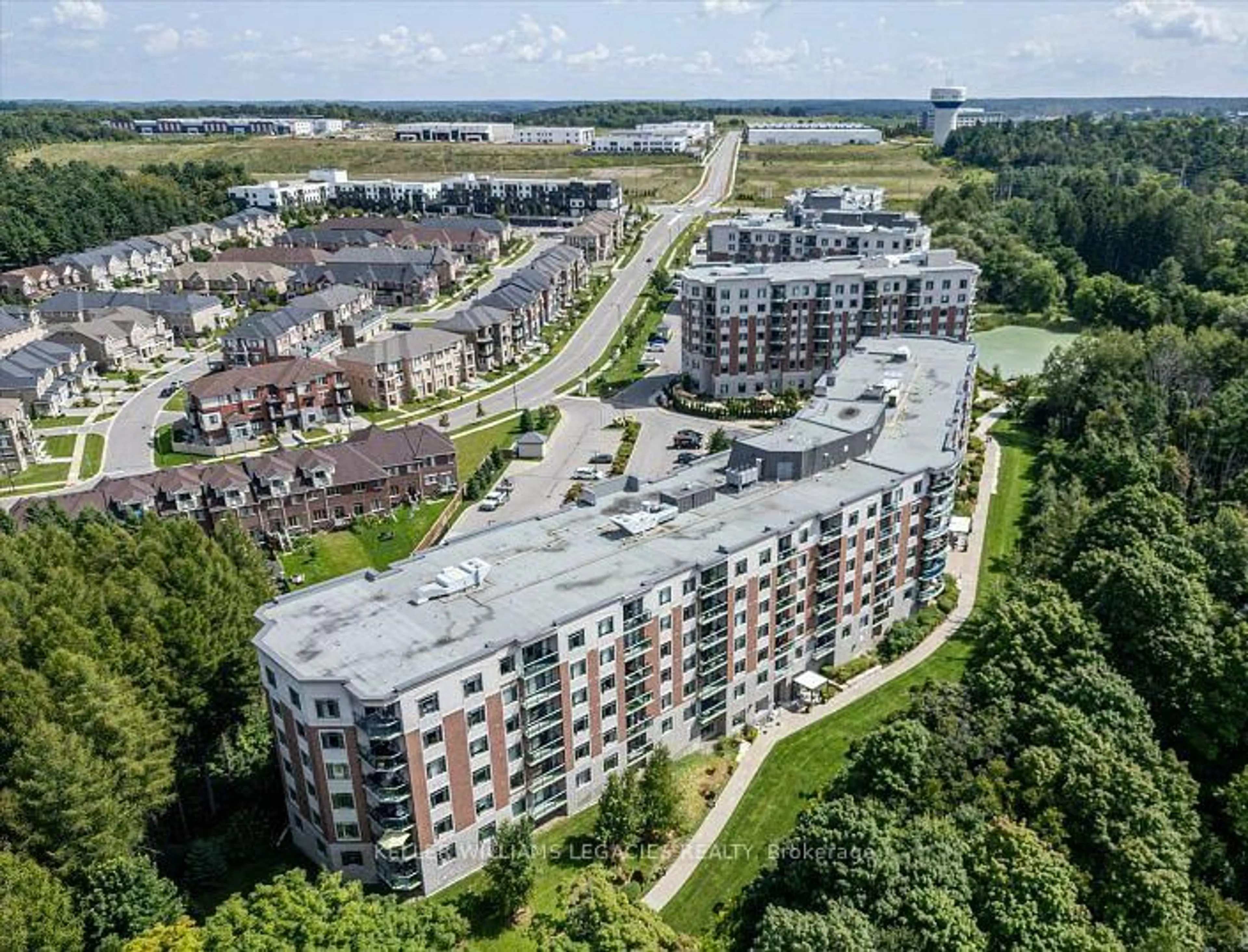 A pic from outside/outdoor area/front of a property/back of a property/a pic from drone, city buildings view from balcony for 460 William Graham Dr, Aurora Ontario L4G 1X9