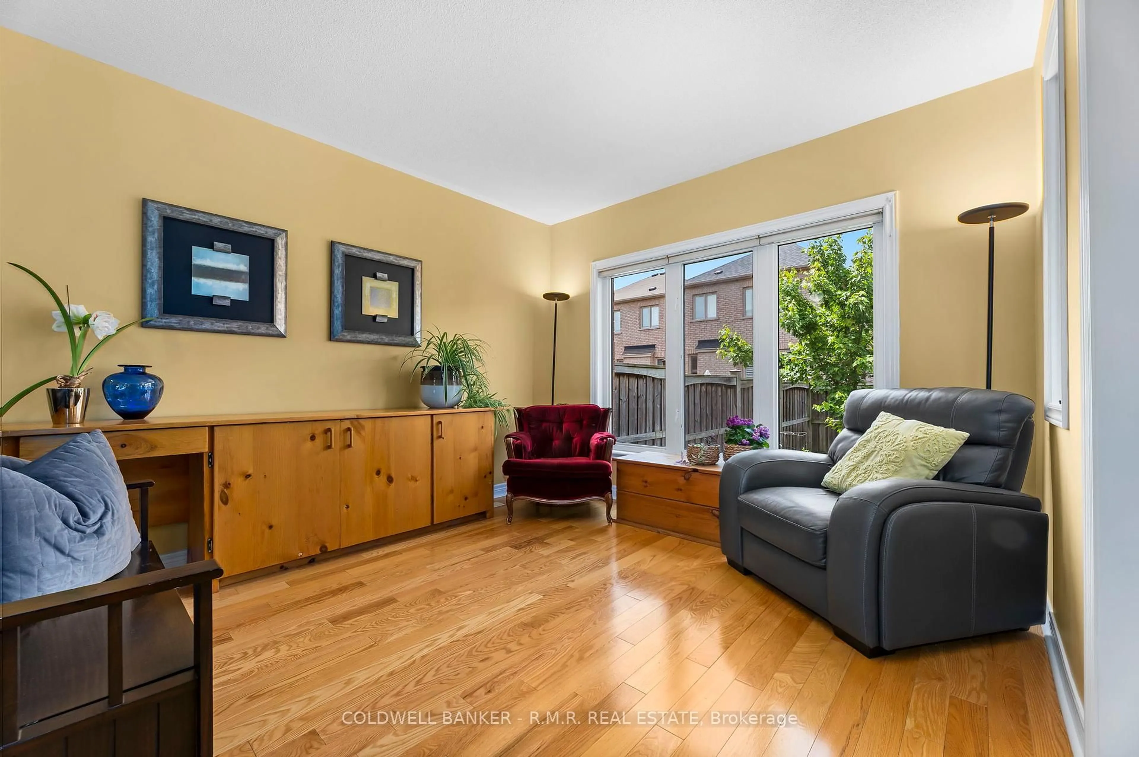 Living room with furniture, unknown for 14 Betula Gate, Whitchurch-Stouffville Ontario L4A 0V2
