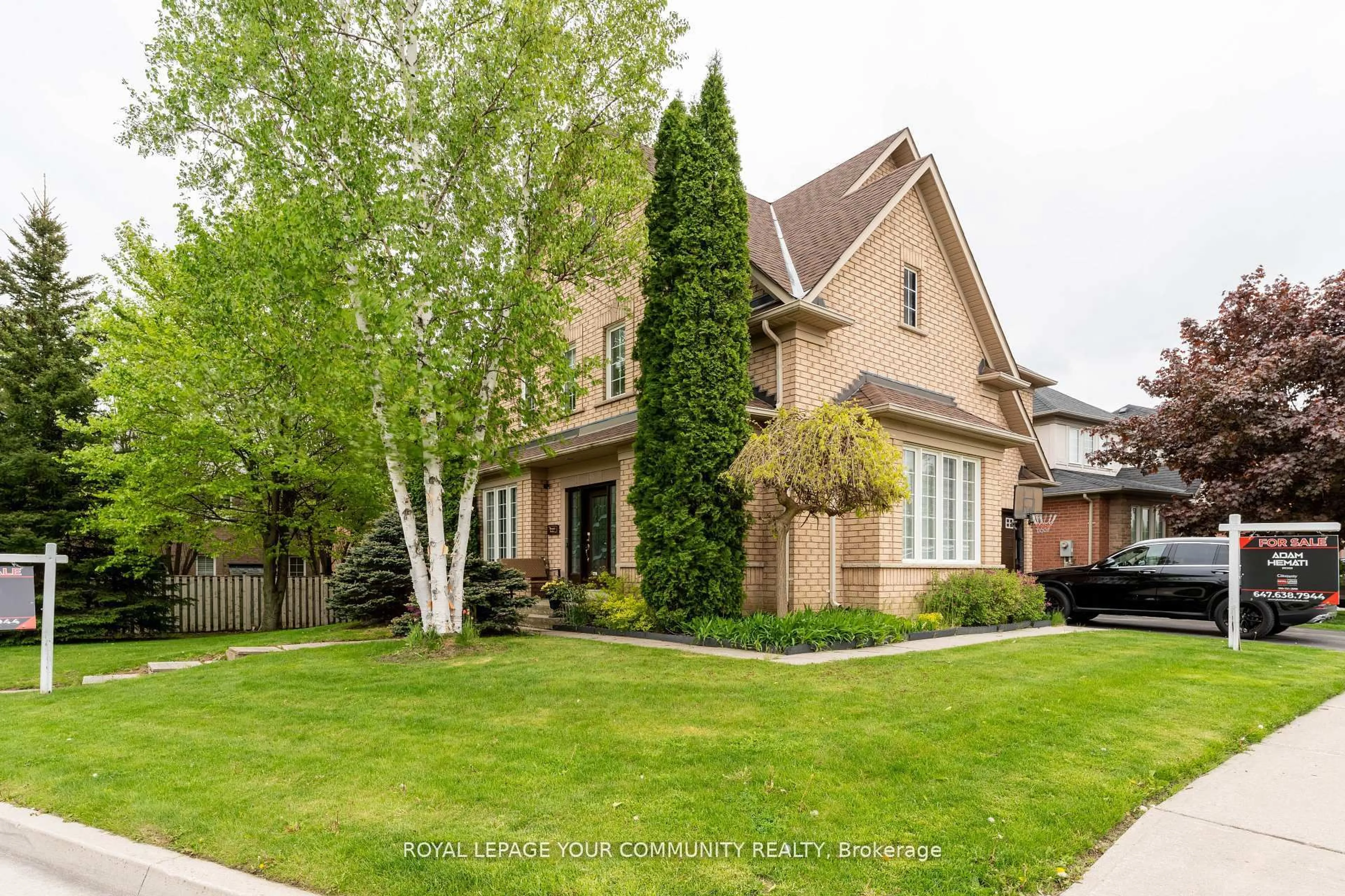 Home with brick exterior material, street for 9 Glenis Gate, Richmond Hill Ontario L4E 4C4