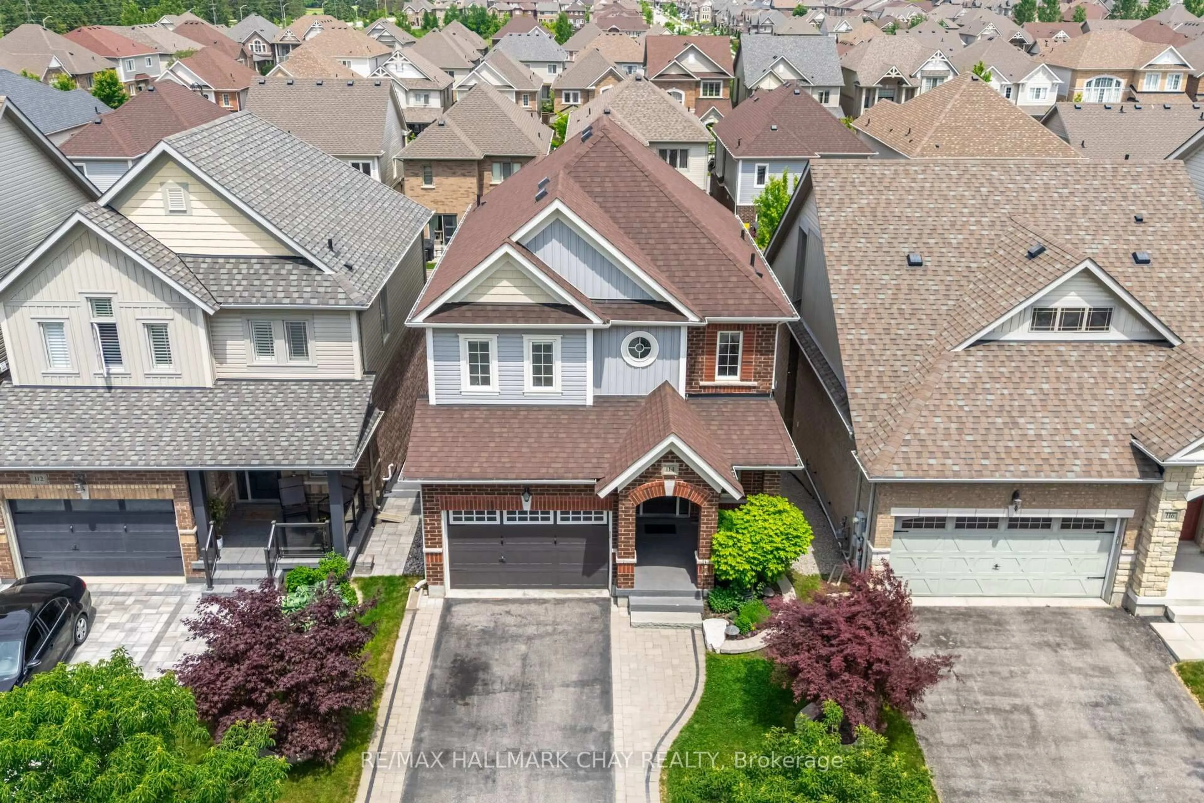 A pic from outside/outdoor area/front of a property/back of a property/a pic from drone, street for 114 Cauthers Cres, New Tecumseth Ontario L9R 1L0