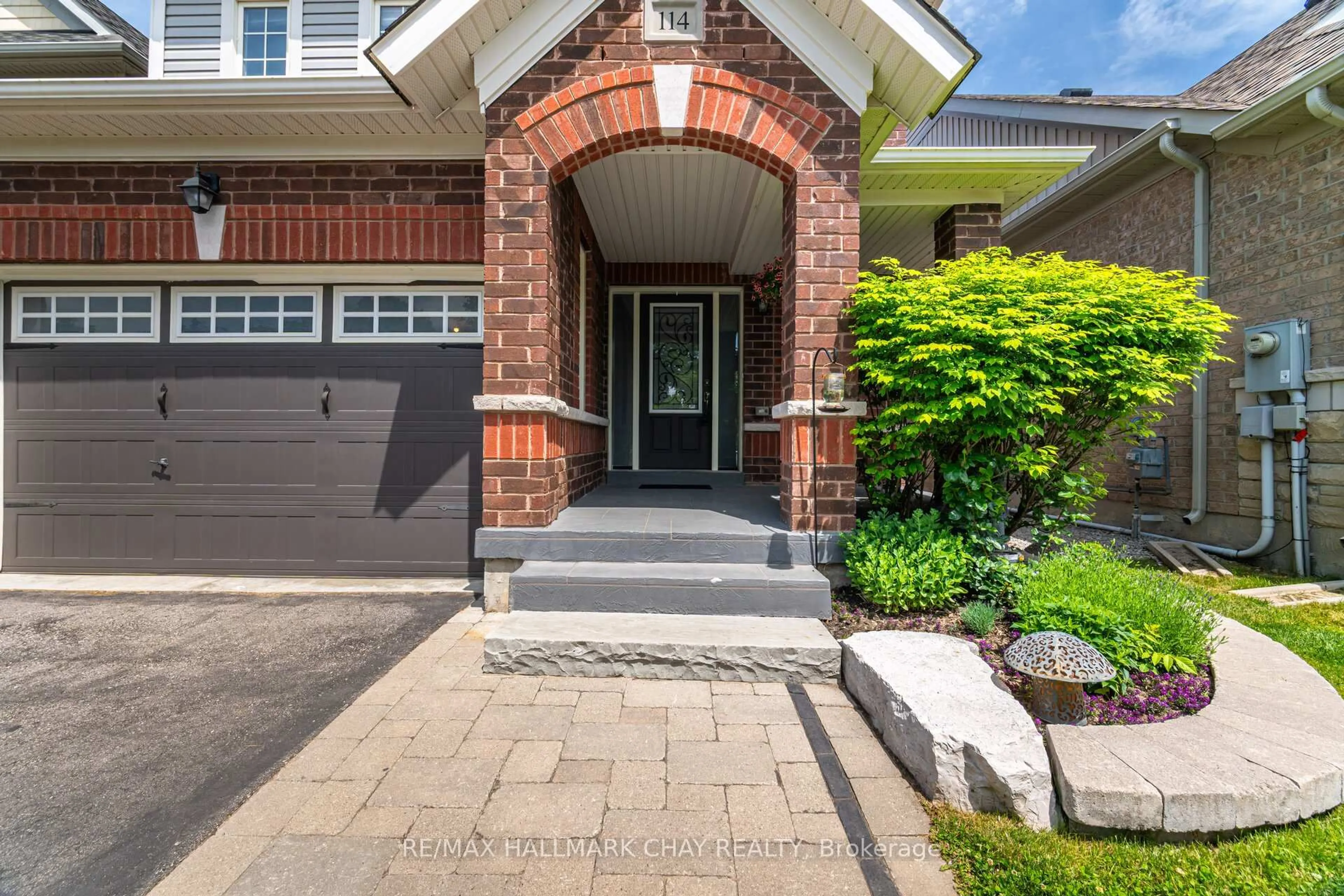 Home with brick exterior material, street for 114 Cauthers Cres, New Tecumseth Ontario L9R 1L0