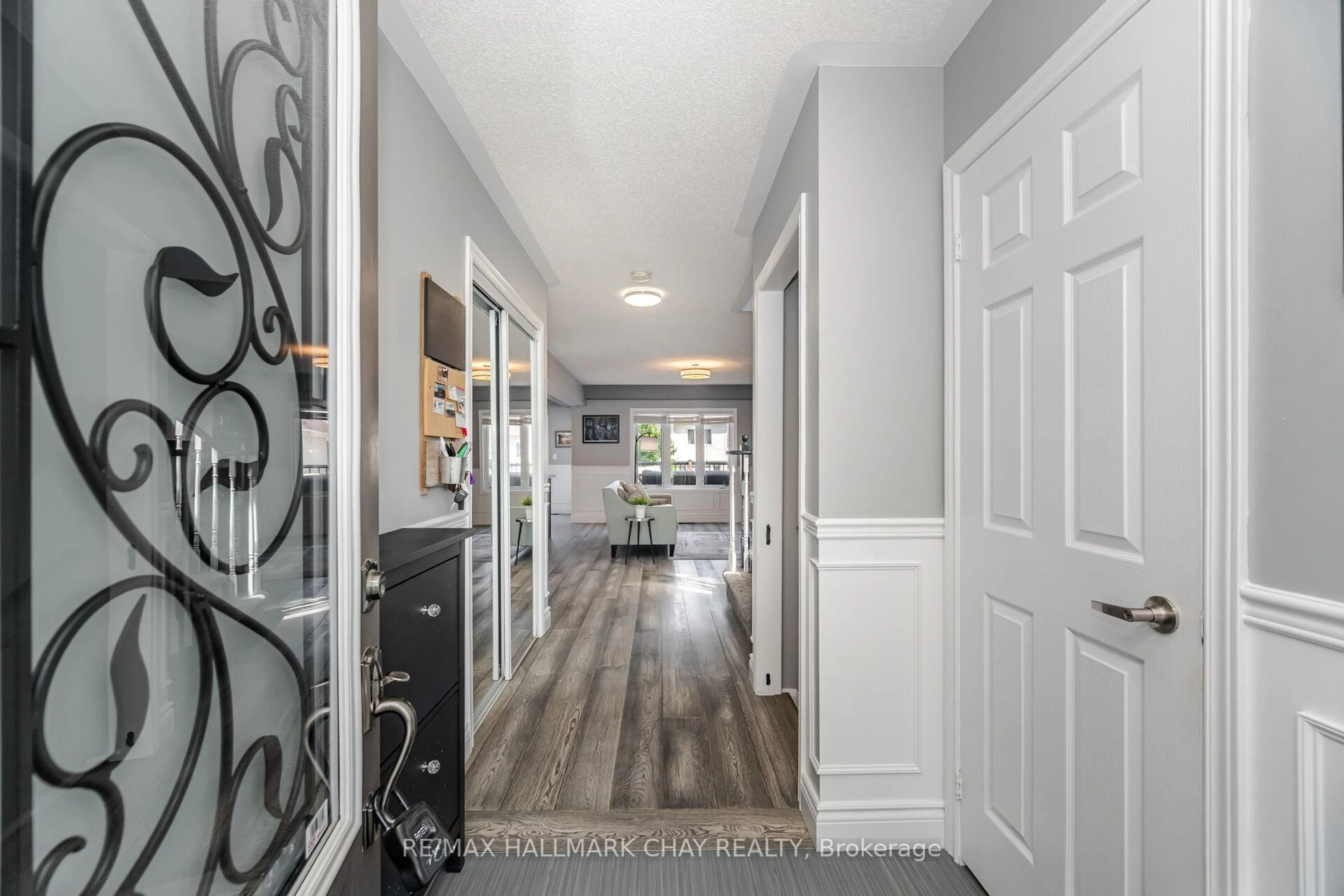 Indoor entryway for 114 Cauthers Cres, New Tecumseth Ontario L9R 1L0