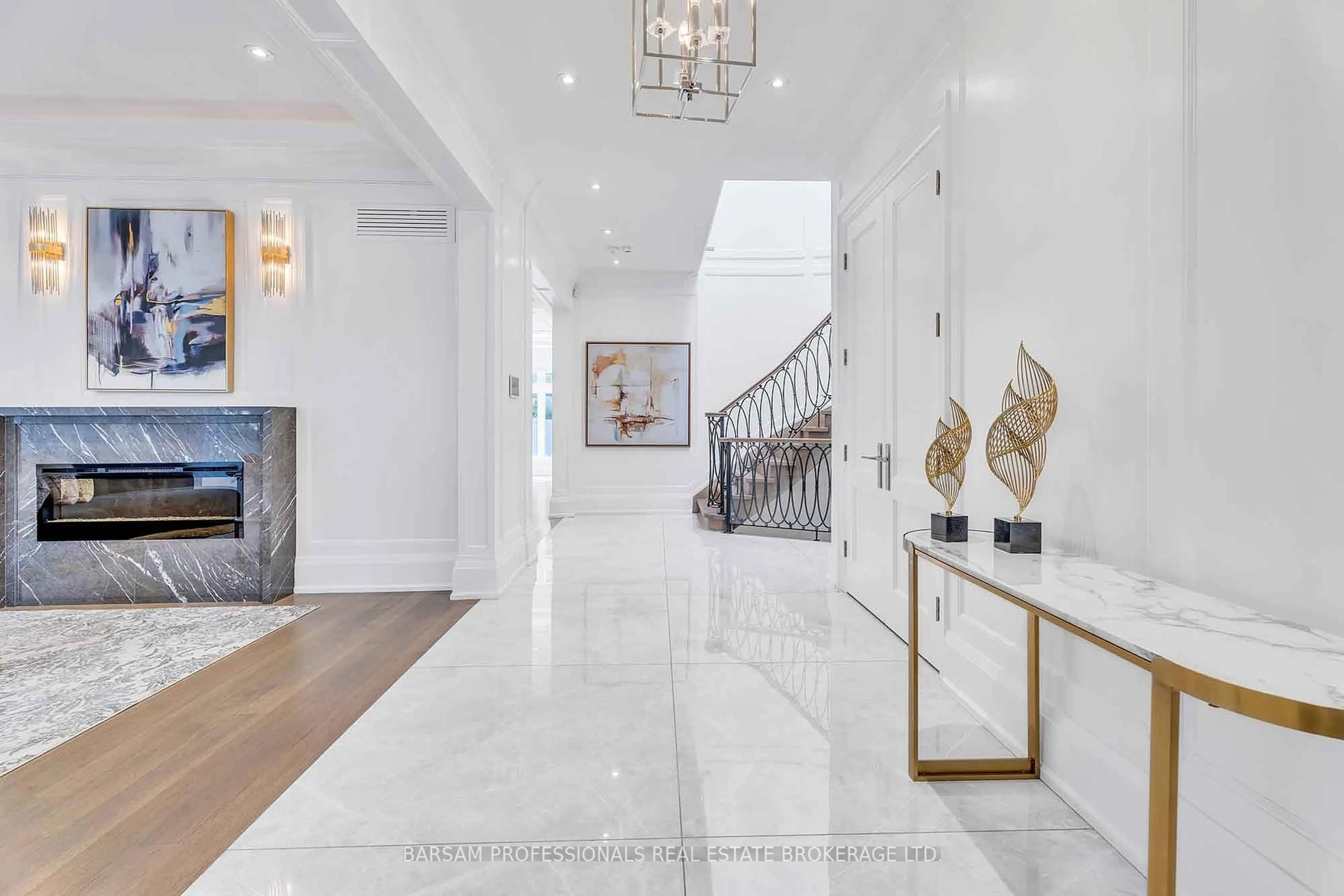 Indoor foyer for 17 Towne Crt, Markham Ontario L3R 1X4