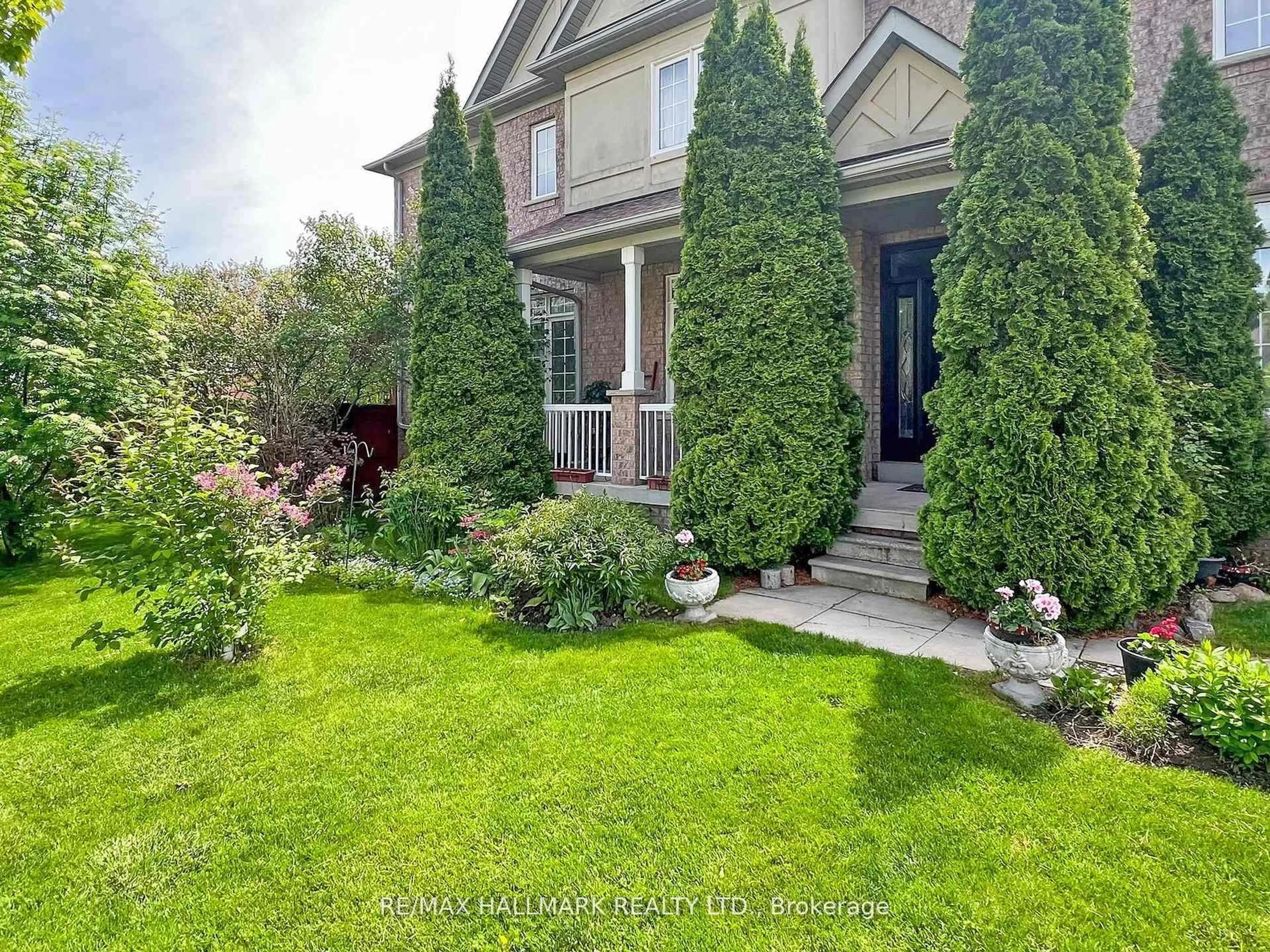 A pic from outside/outdoor area/front of a property/back of a property/a pic from drone, street for 1 Lander Cres, Vaughan Ontario L4J 8V3