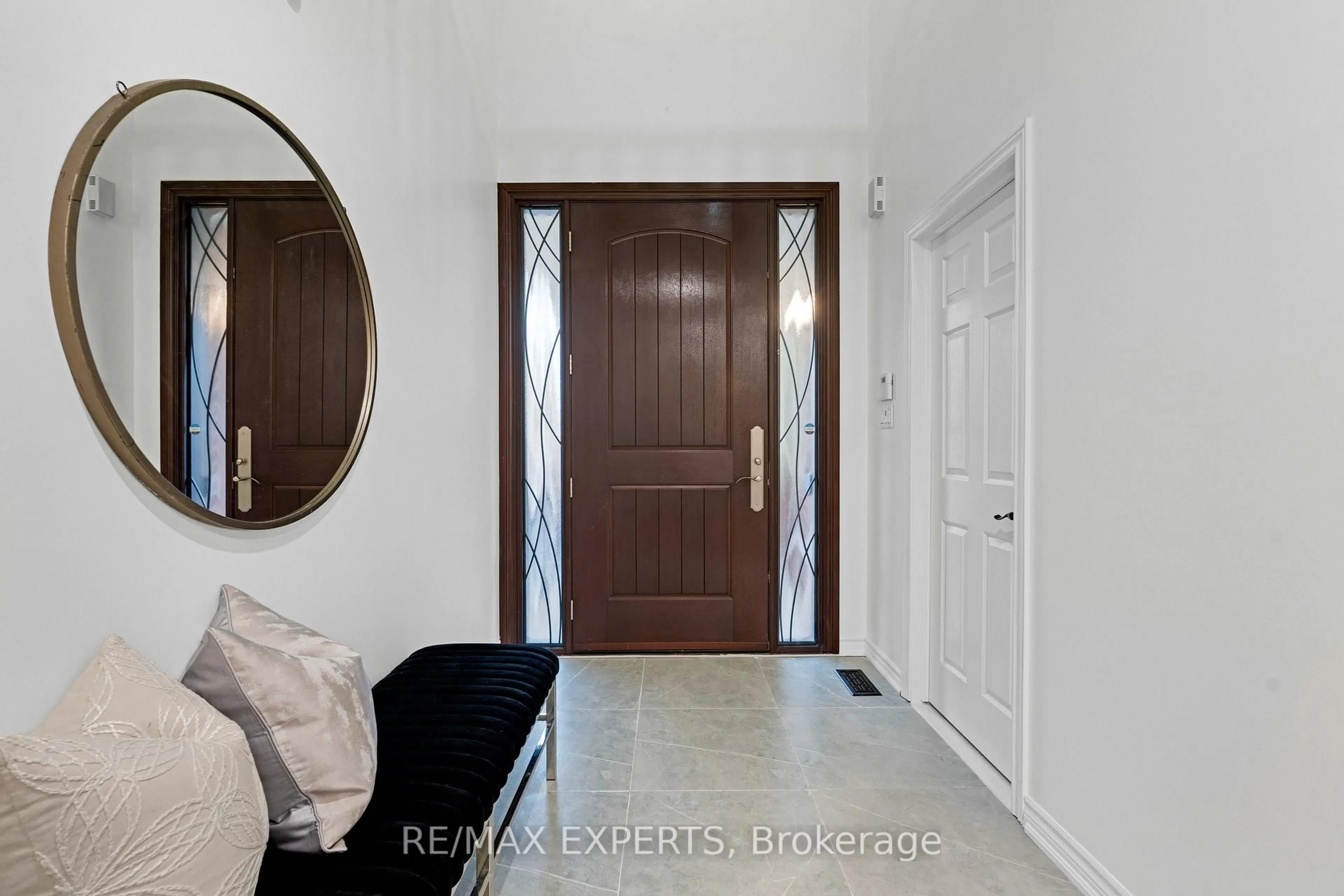 Indoor entryway for 76 Cetona Ave, Vaughan Ontario L4H 3A2