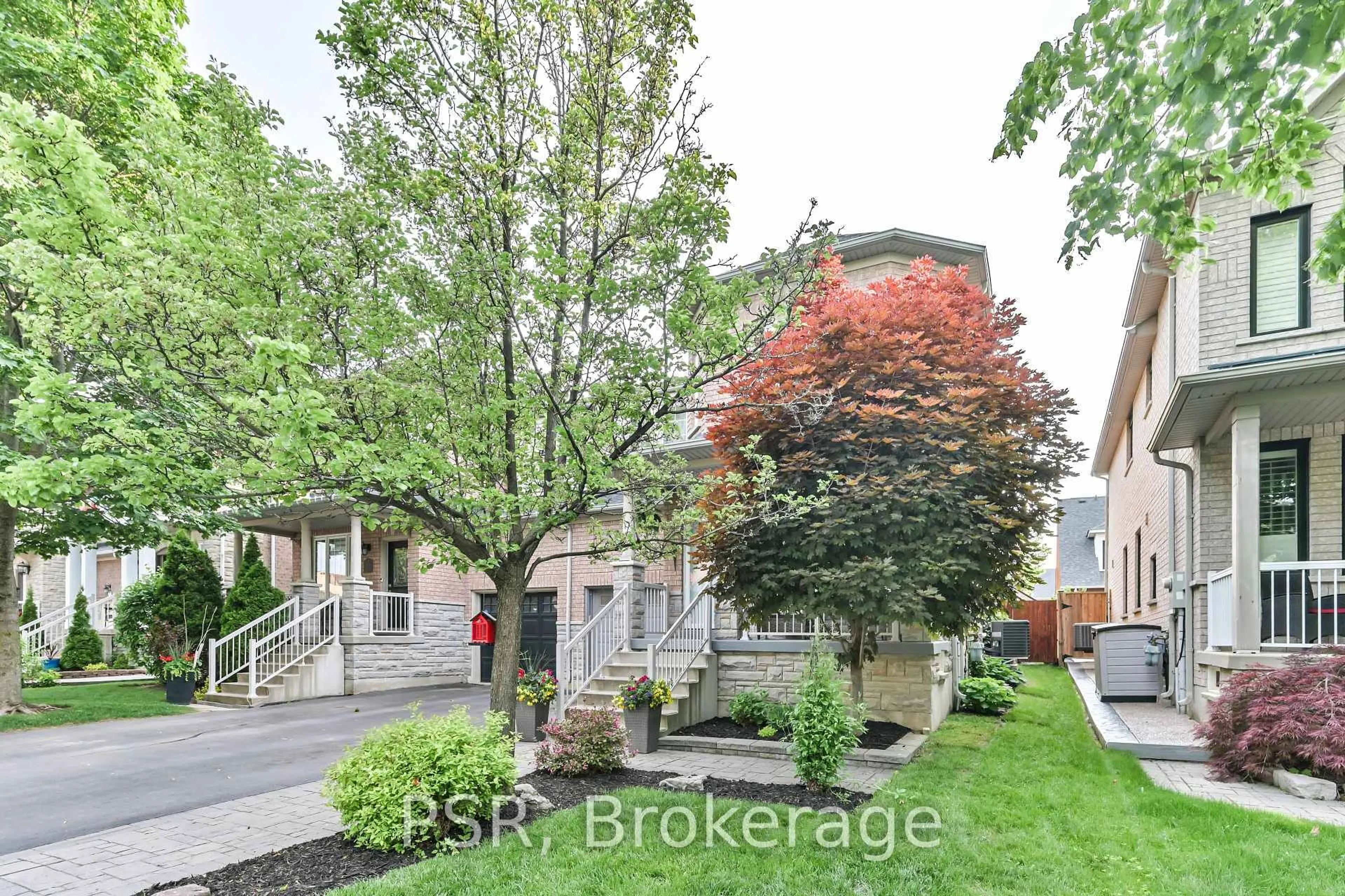Patio, street for 35 Arundel Dr, Vaughan Ontario L4H 2E6