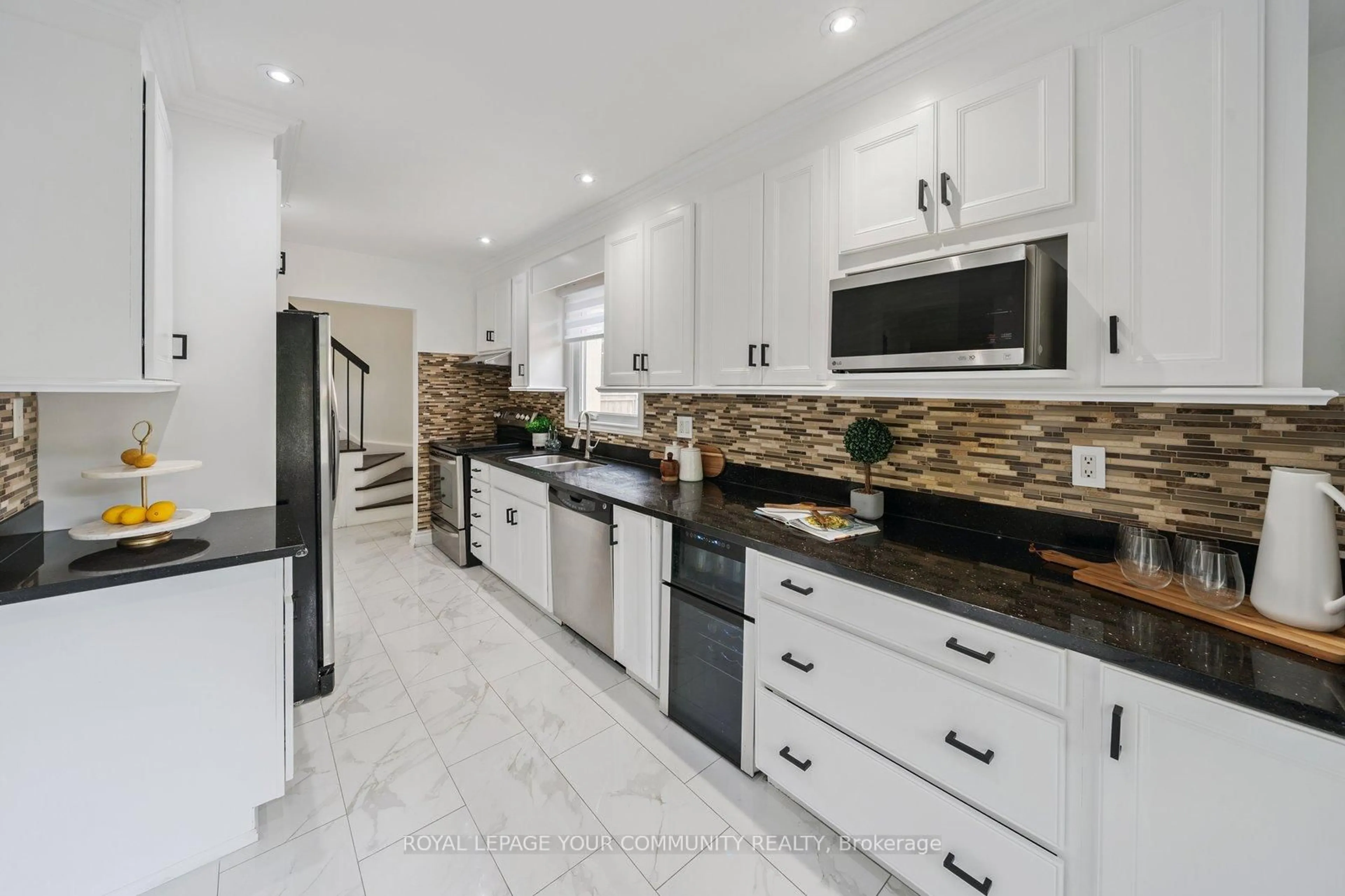 Contemporary kitchen, ceramic/tile floor for 249 Weldrick Rd, Richmond Hill Ontario L4C 5J2