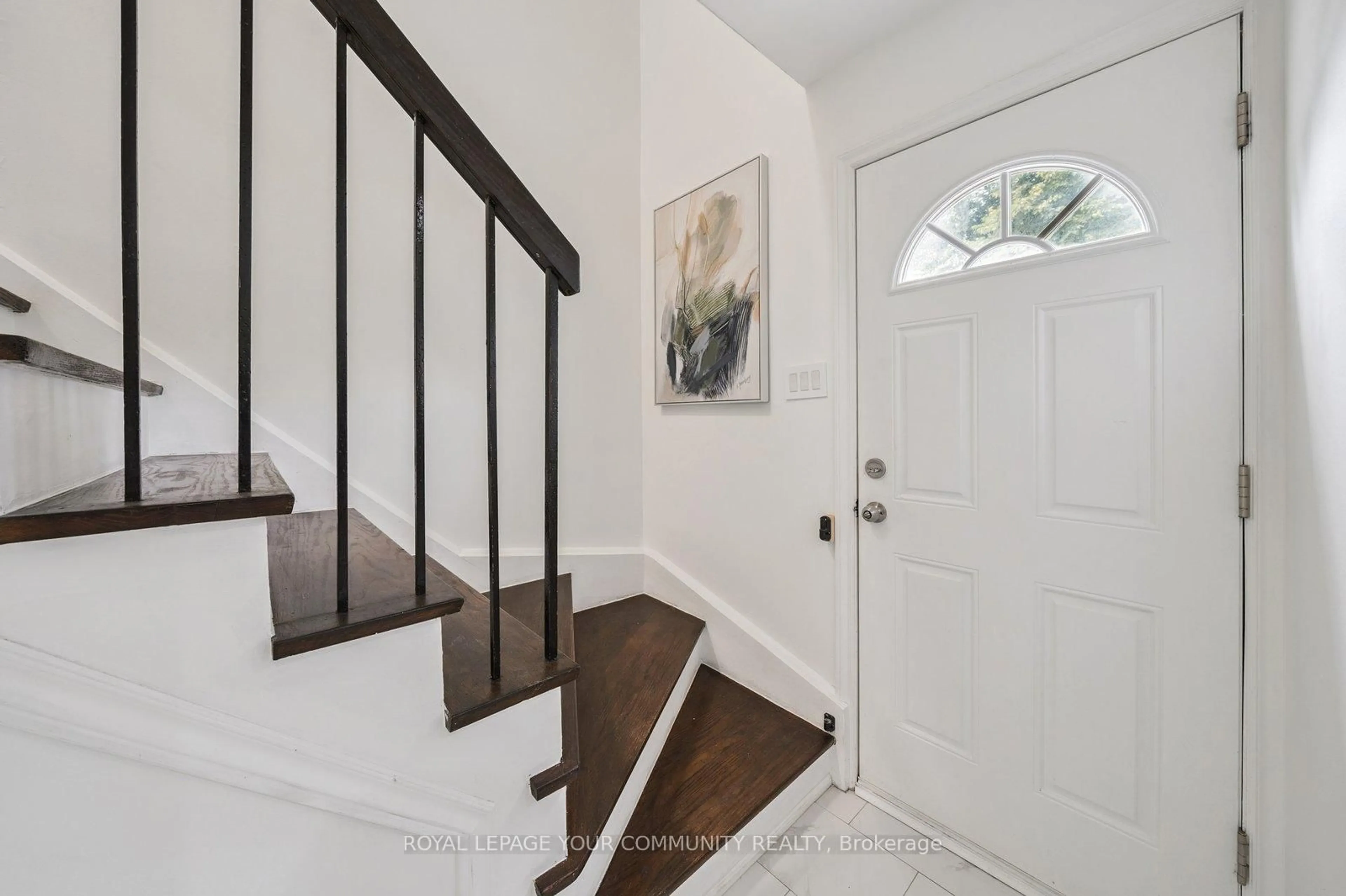 Indoor entryway for 249 Weldrick Rd, Richmond Hill Ontario L4C 5J2
