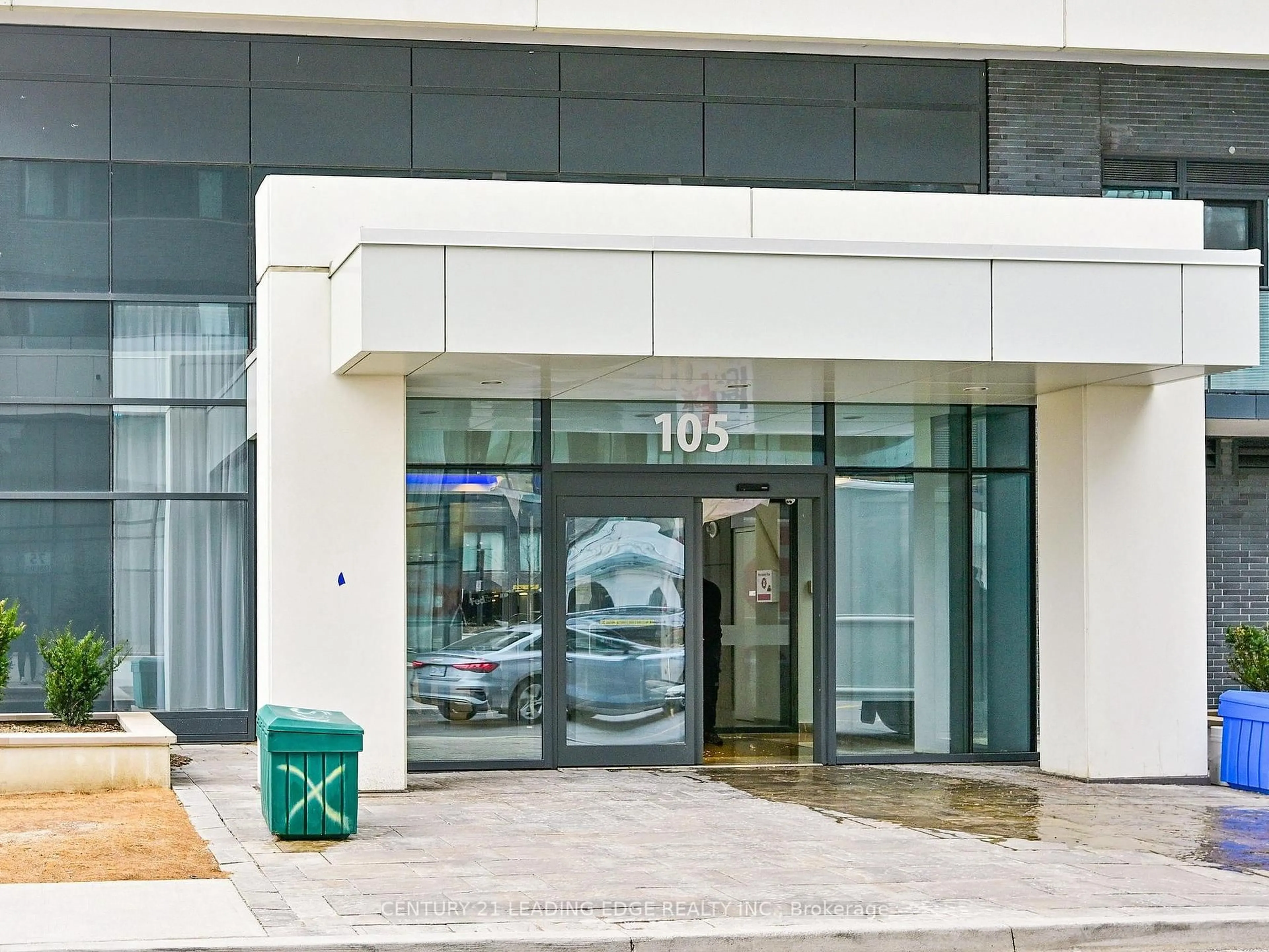 Indoor foyer for 105 Oneida Cres #103, Richmond Hill Ontario L4B 0H6