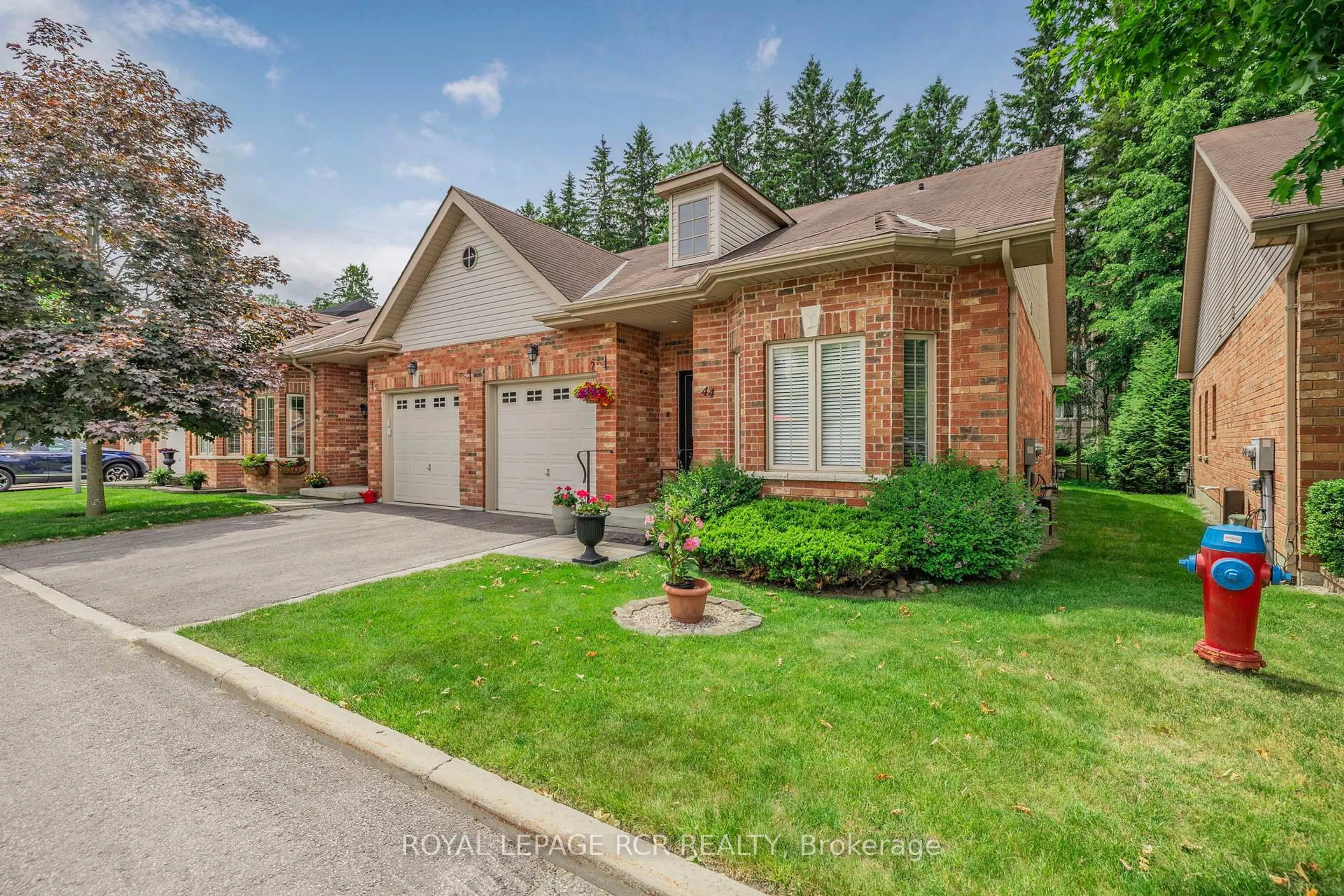 Home with brick exterior material, street for 44 Fred Barnard Way, Uxbridge Ontario L9P 0B9