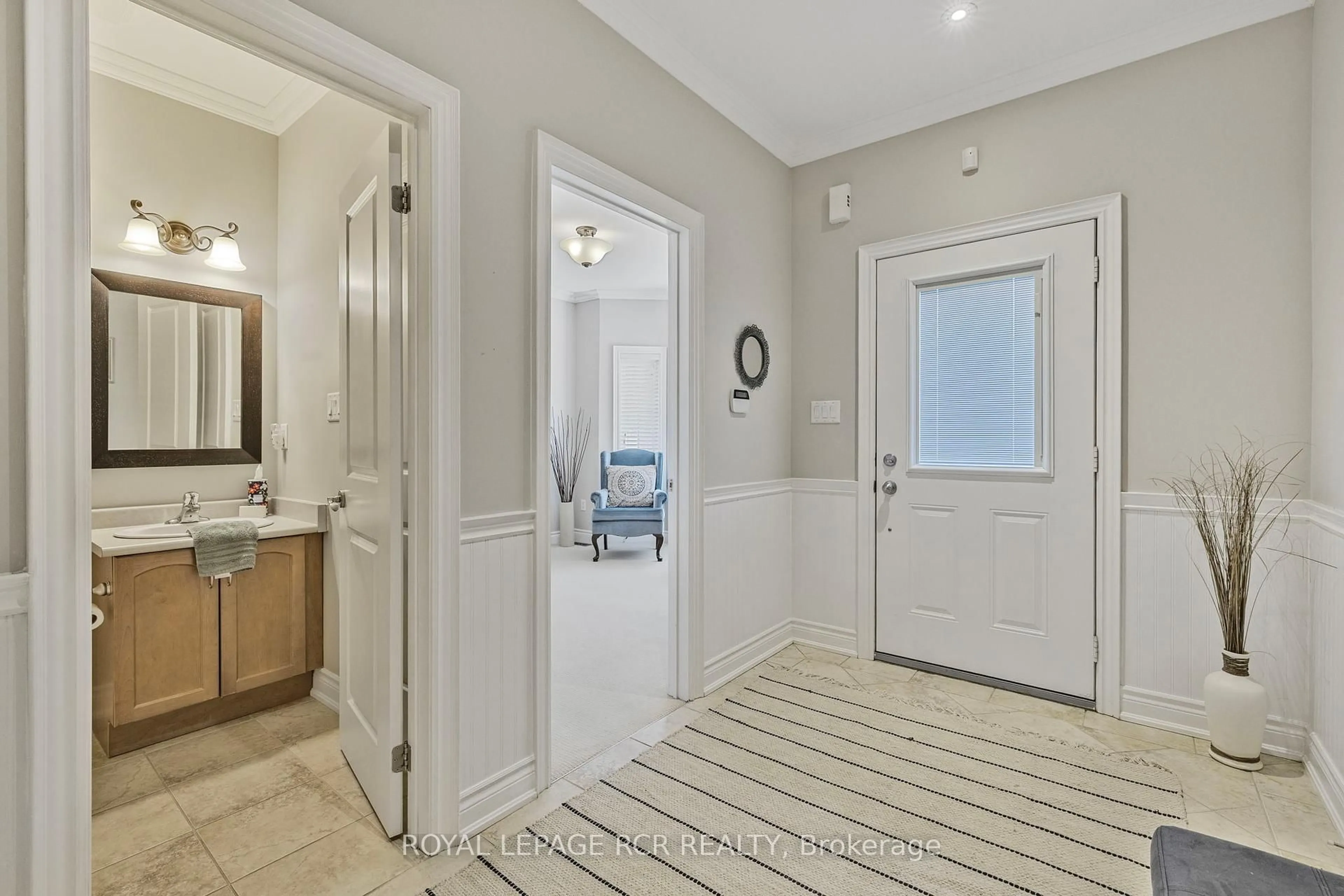 Indoor entryway for 44 Fred Barnard Way, Uxbridge Ontario L9P 0B9