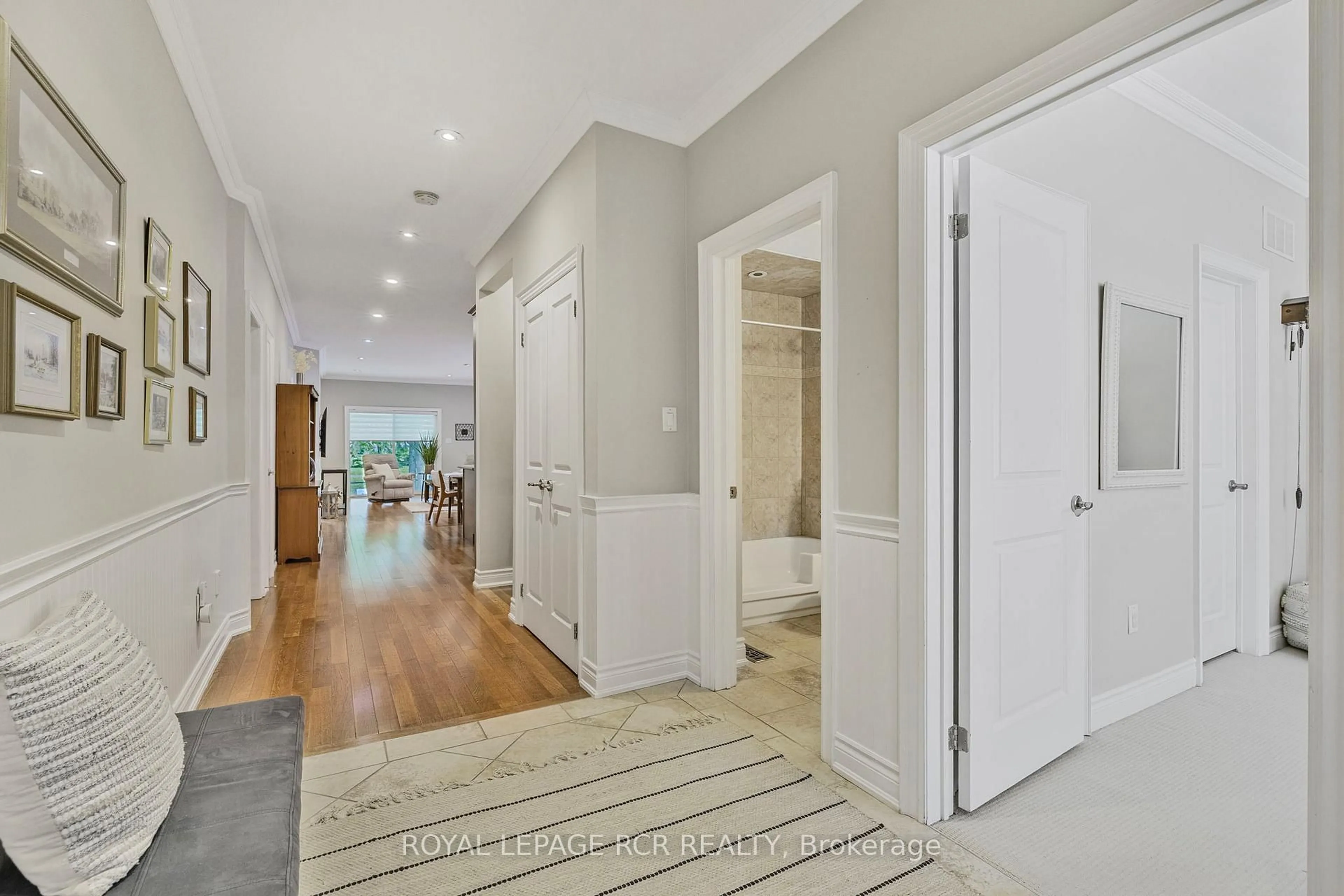 Indoor entryway for 44 Fred Barnard Way, Uxbridge Ontario L9P 0B9