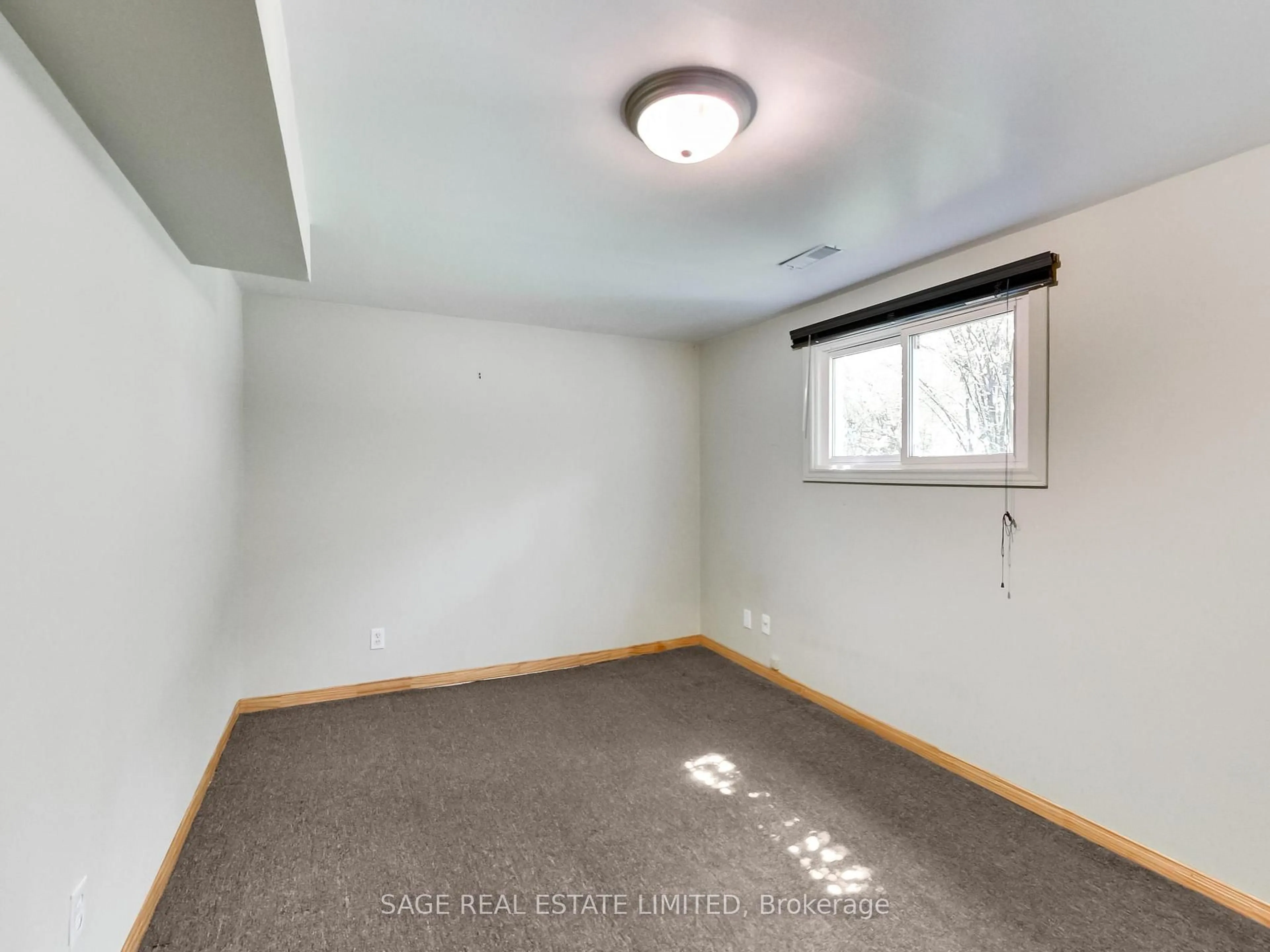 A pic of a room for 244 Currey Cres, Newmarket Ontario L3Y 5M9