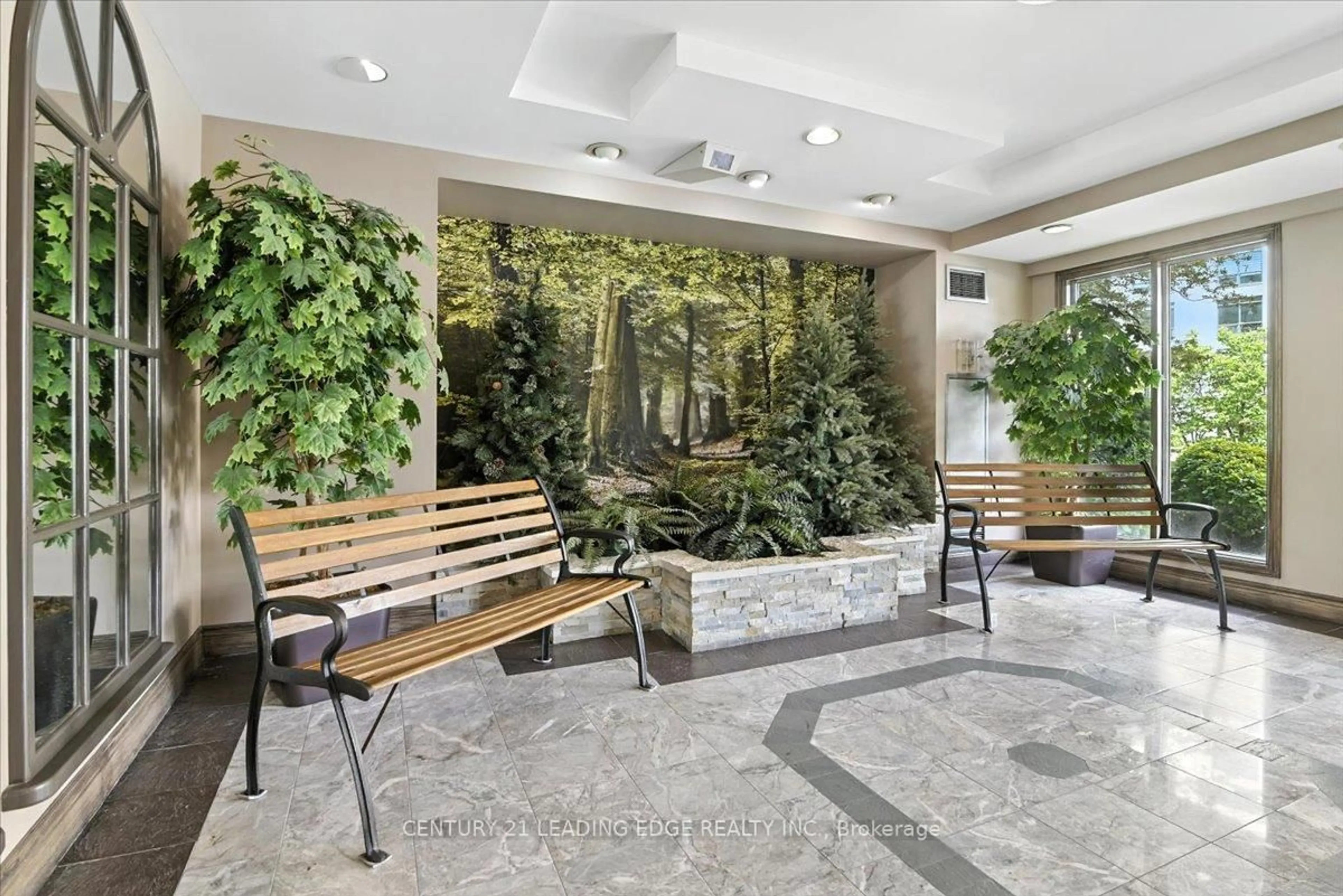 Lobby for 270 DAVIS Dr #102, Newmarket Ontario L3Y 8K2