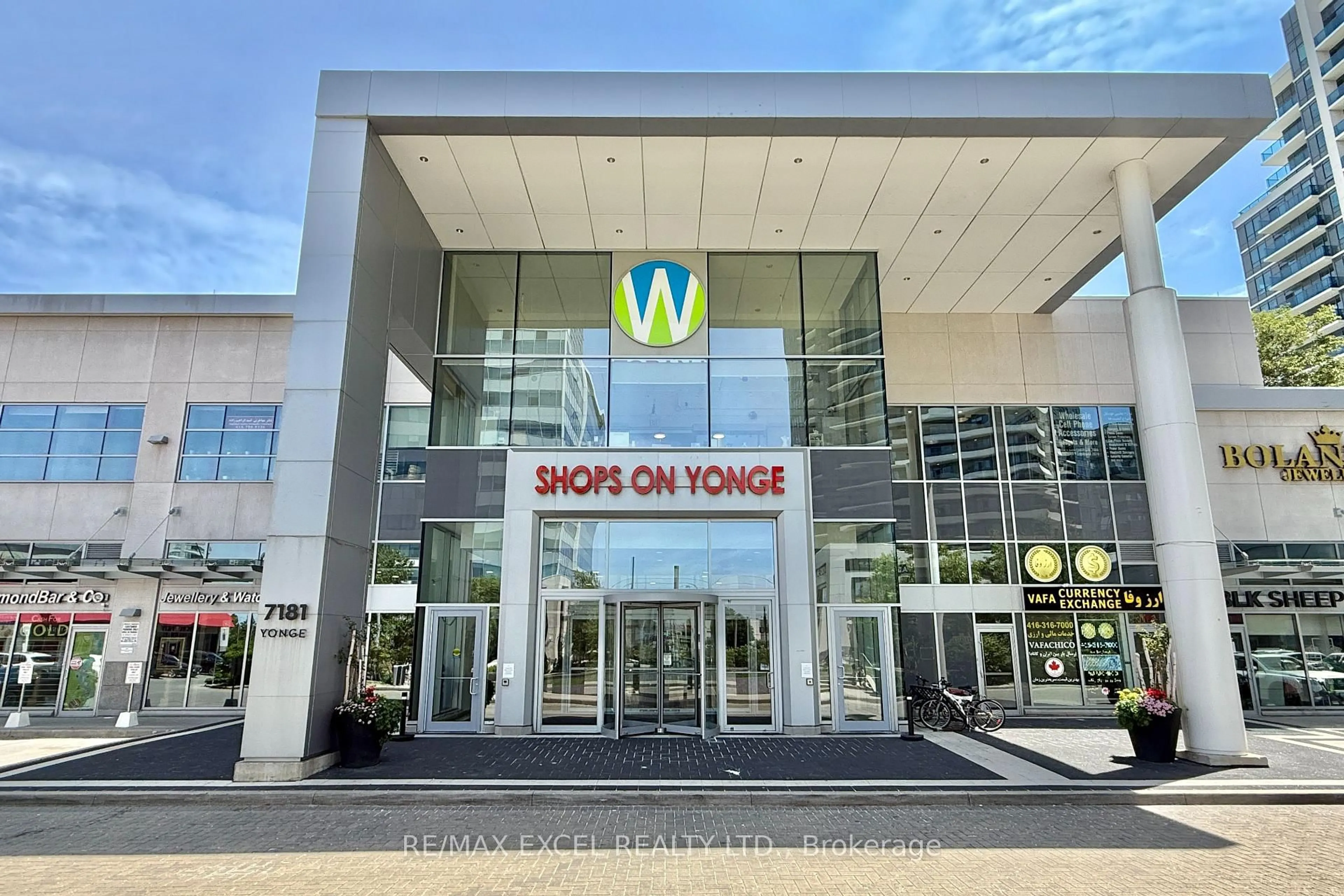 Indoor foyer for 7171 Yonge St #1006, Markham Ontario L3T 0C5