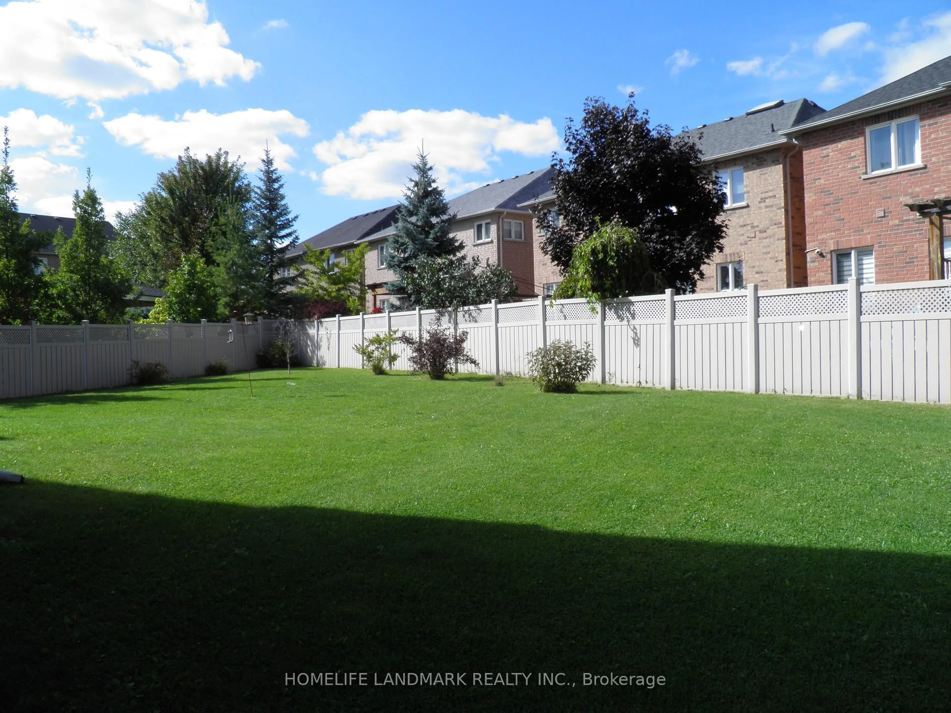 A pic from outside/outdoor area/front of a property/back of a property/a pic from drone, unknown for 58 Gannett Dr, Richmond Hill Ontario L4E 0G2
