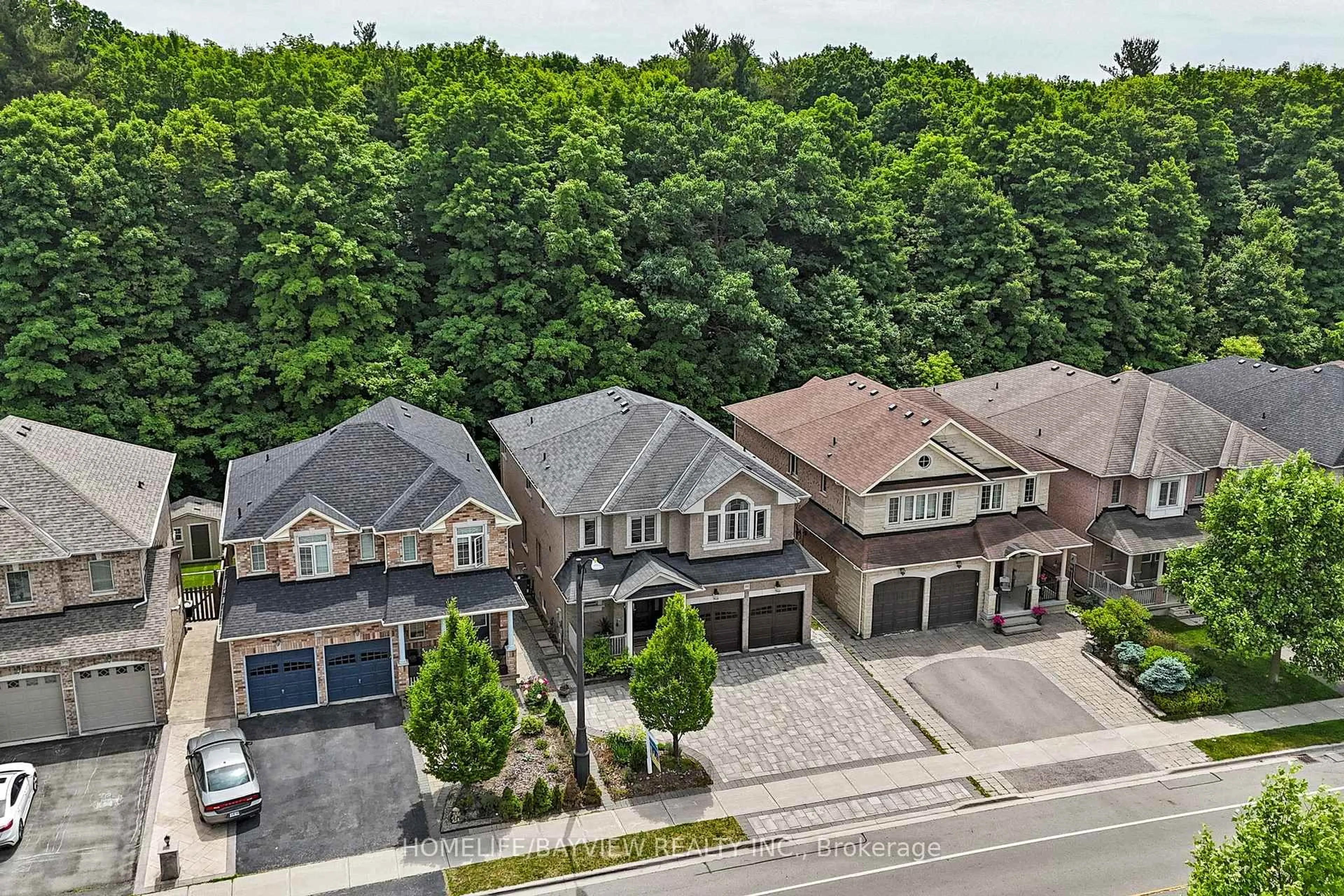 A pic from outside/outdoor area/front of a property/back of a property/a pic from drone, street for 381 Maria Antonia Rd, Vaughan Ontario L4H 0X5